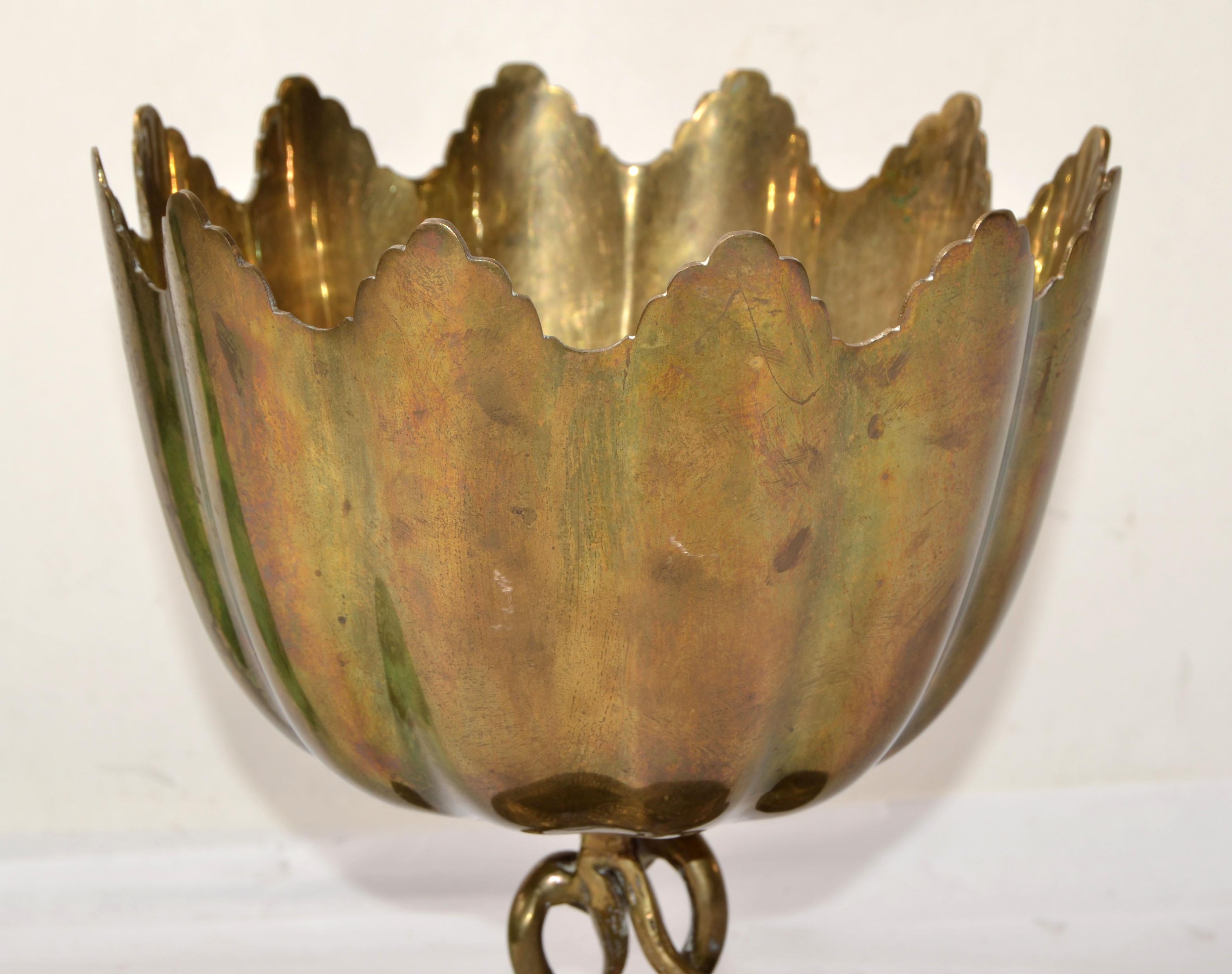 Hand-Crafted 1930 Victorian Heavy Bronze 2 Swans Pedestal Bowl Antique Patina Handmade India For Sale
