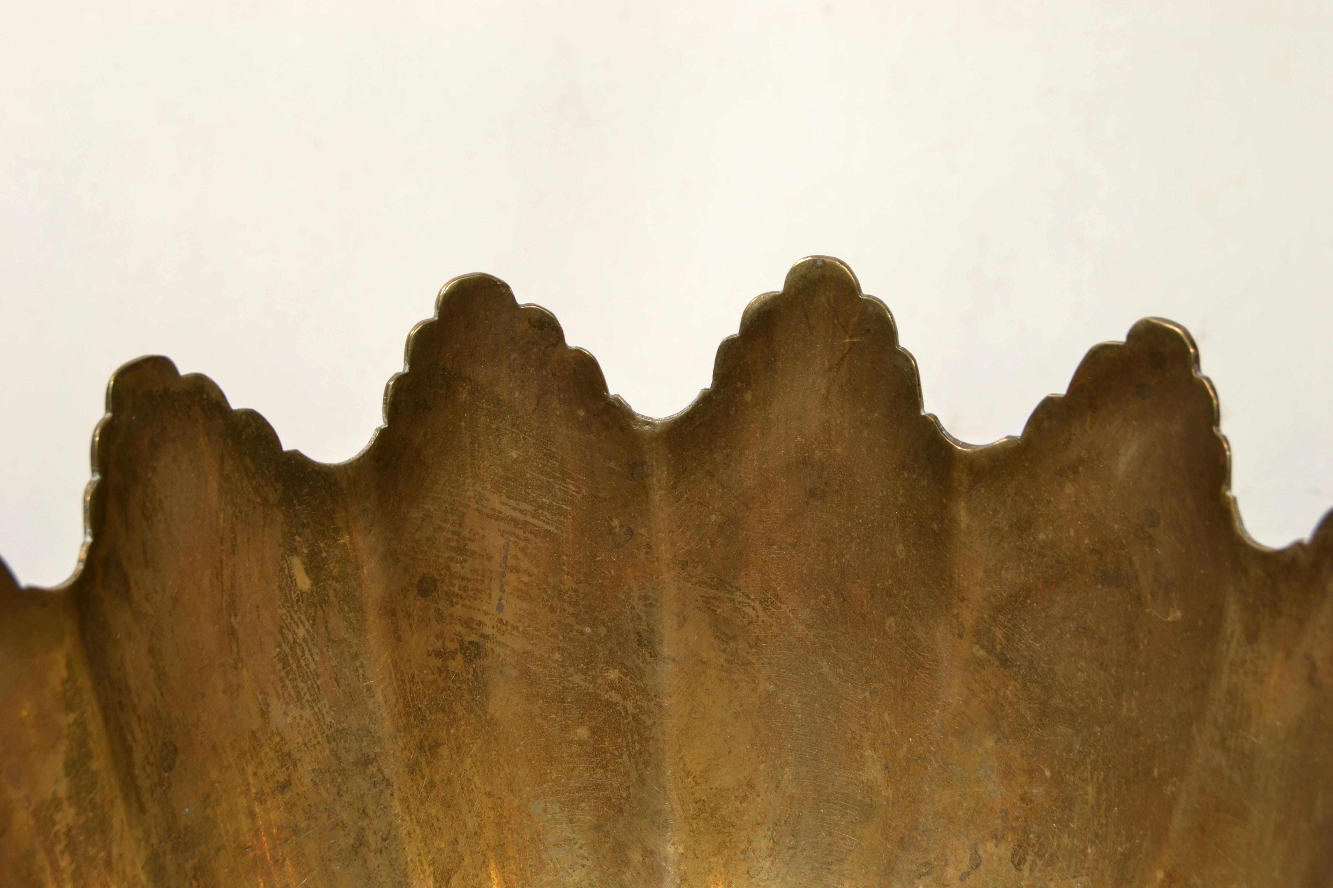 1930 Victorian Heavy Bronze 2 Swans Pedestal Bowl Antique Patina Handmade India For Sale 1