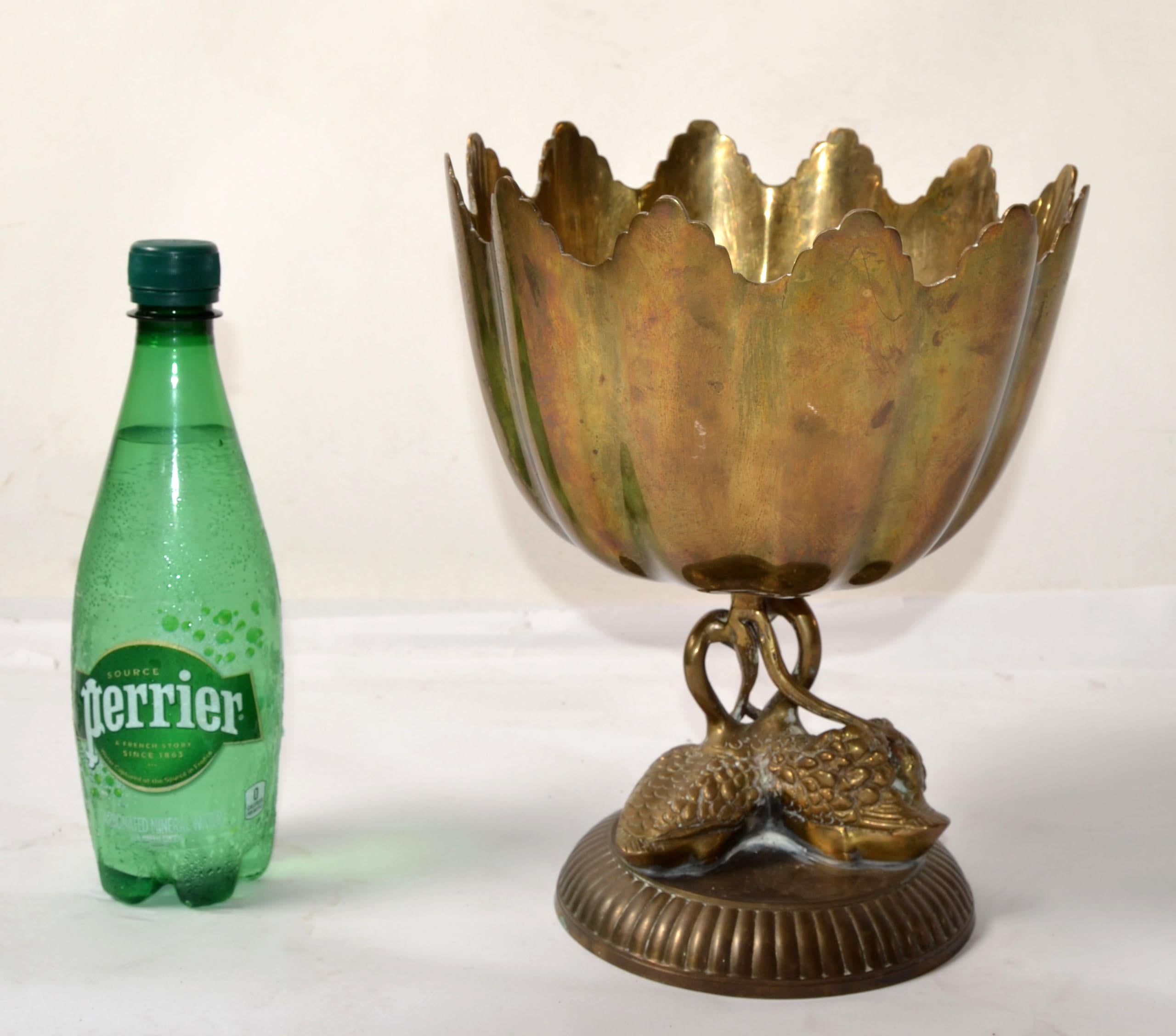 1930 Victorian Heavy Bronze 2 Swans Pedestal Bowl Antique Patina Handmade India For Sale 2