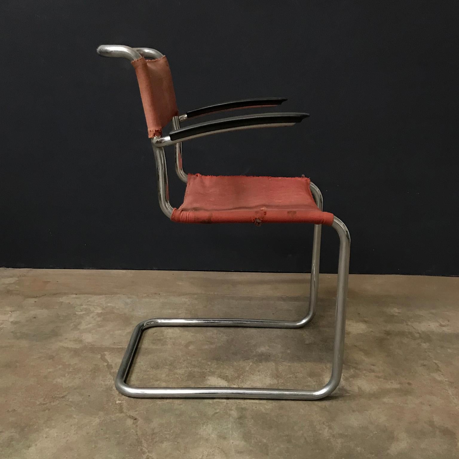 Industriel 1930, W.H. Gispen, pour Gispen Culemborg, chaise de salle à manger n° 204 en toile rouge en vente