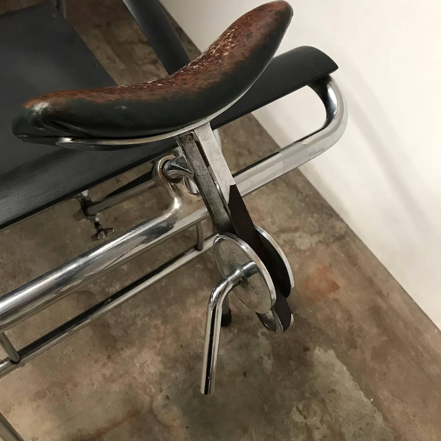 1930, W.H. Gispen for Gispen, Unique Barber or Optician Chair, Museum Piece   For Sale 5