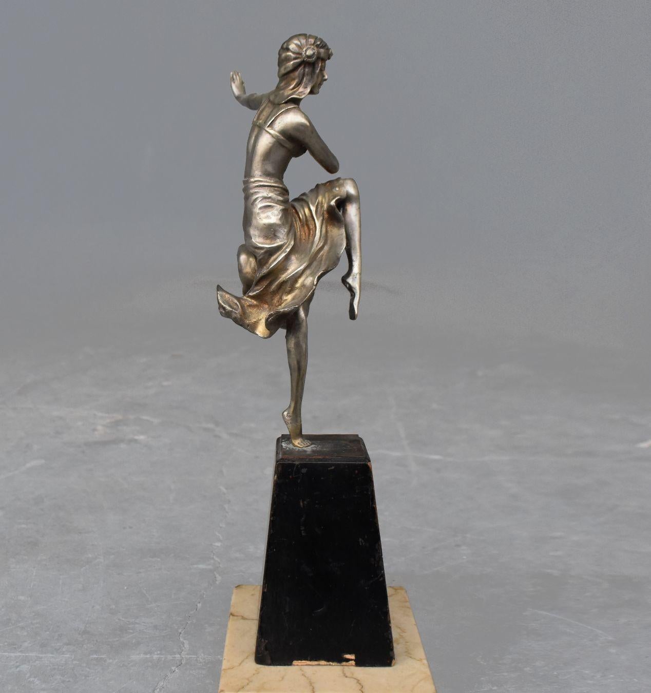 1930 Young Dancer Art Deco in Silvered Bronze In Good Condition In Marseille, FR