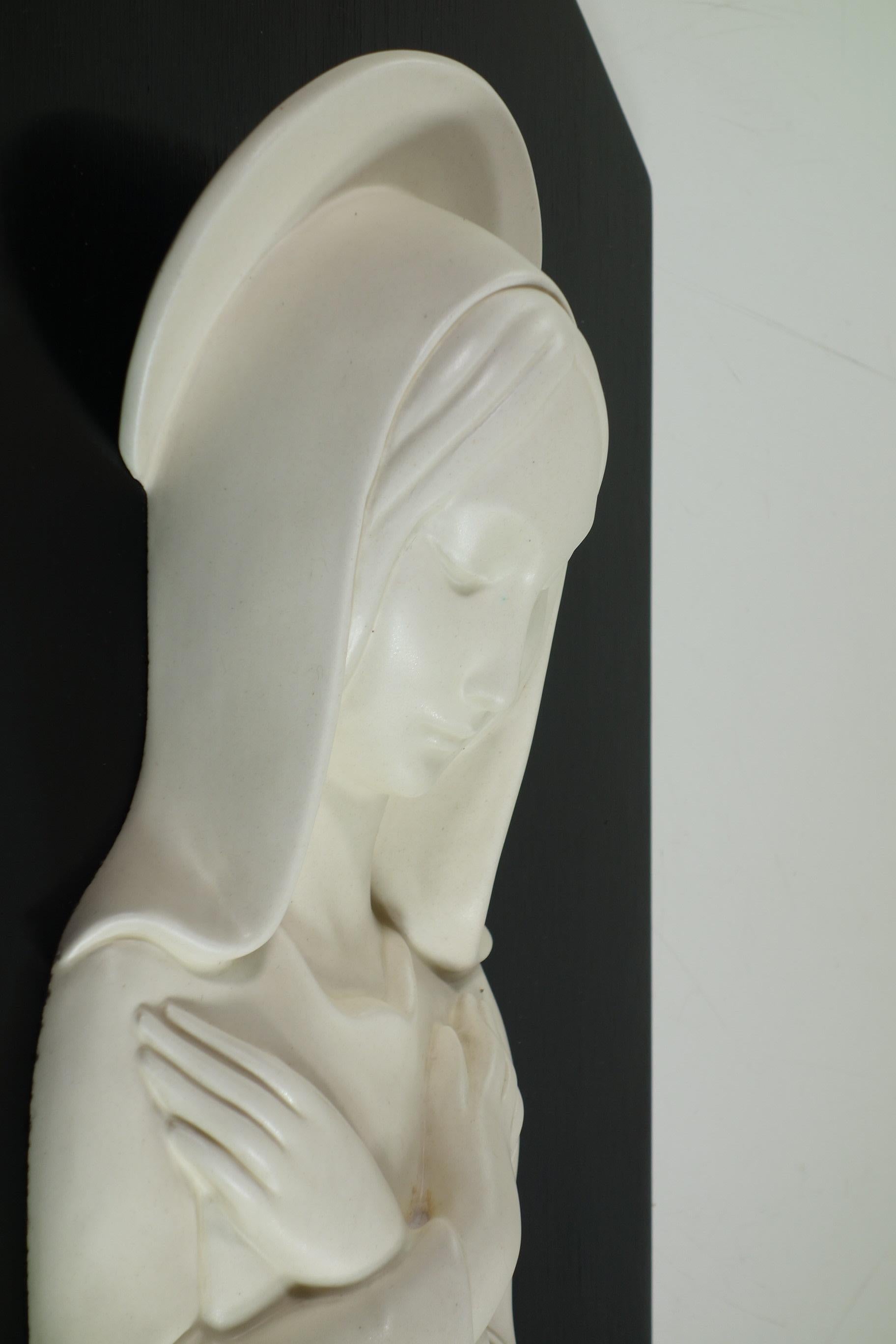 1930 by Zaccagnini Italian Art Deco Ceramic Madonna Figure Bon état - En vente à Brescia, IT