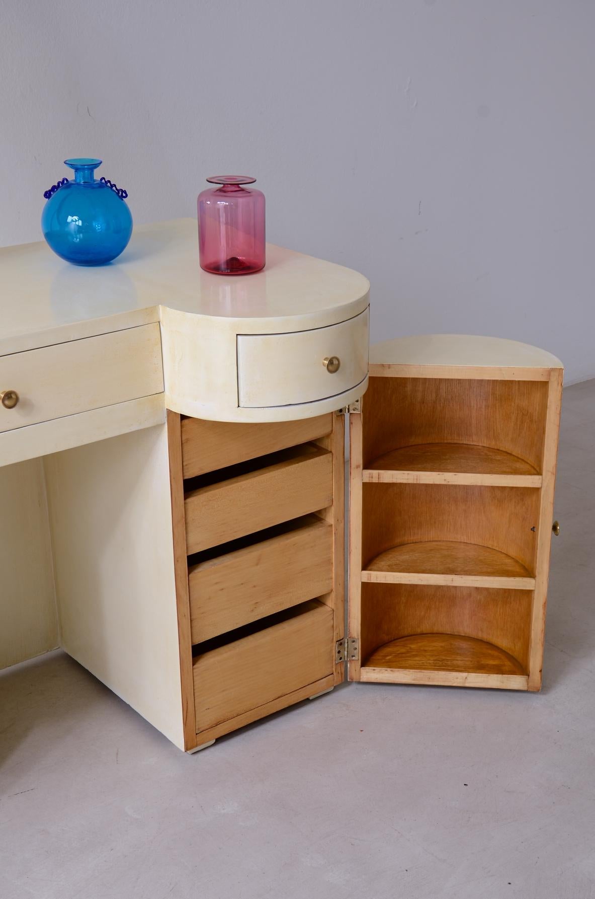 1930Elegant lacquered wood dressing table/console with tilting brass mirror In Excellent Condition In Milano, IT