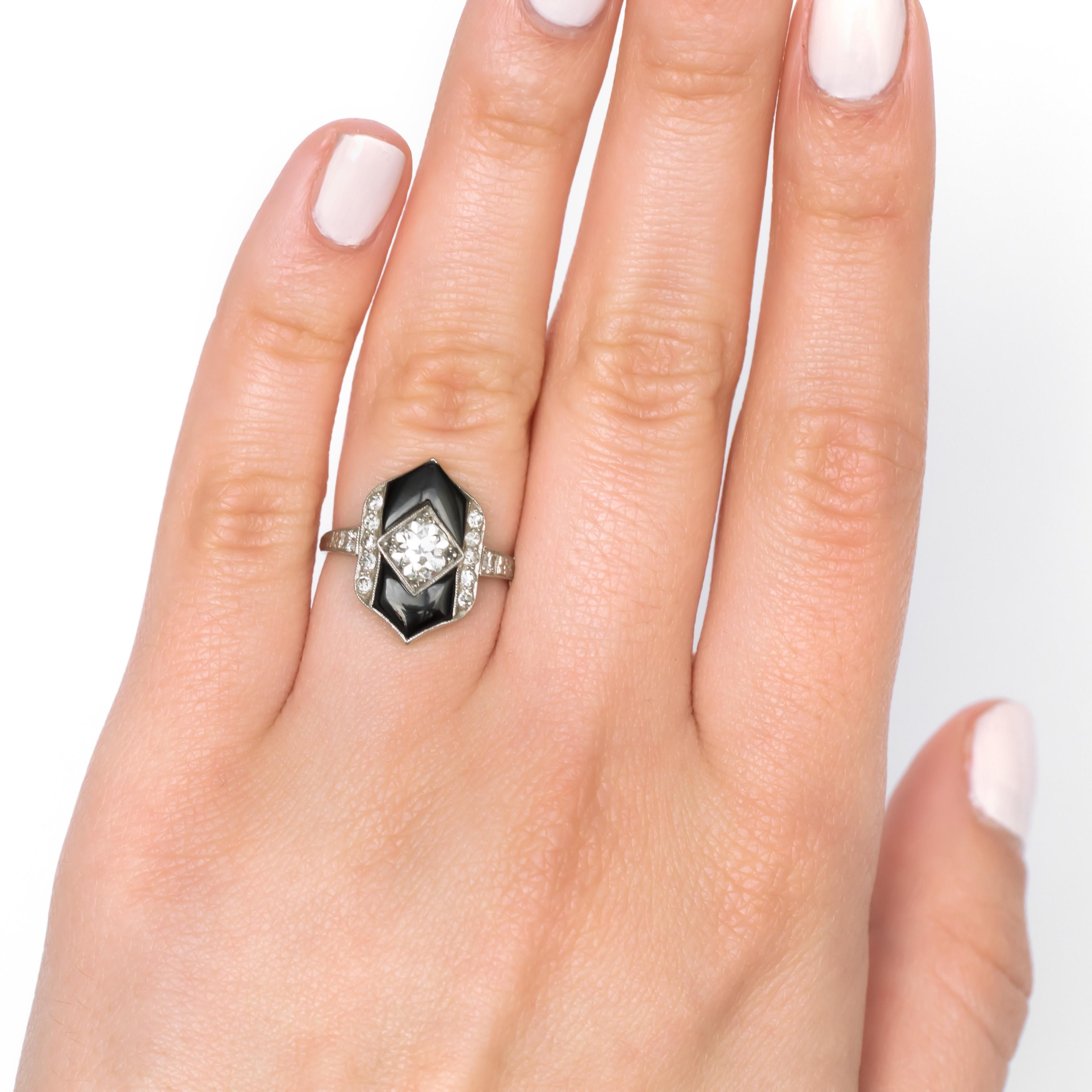 Women's 1930s 0.60 Carat Diamond and Onyx Platinum Ring 