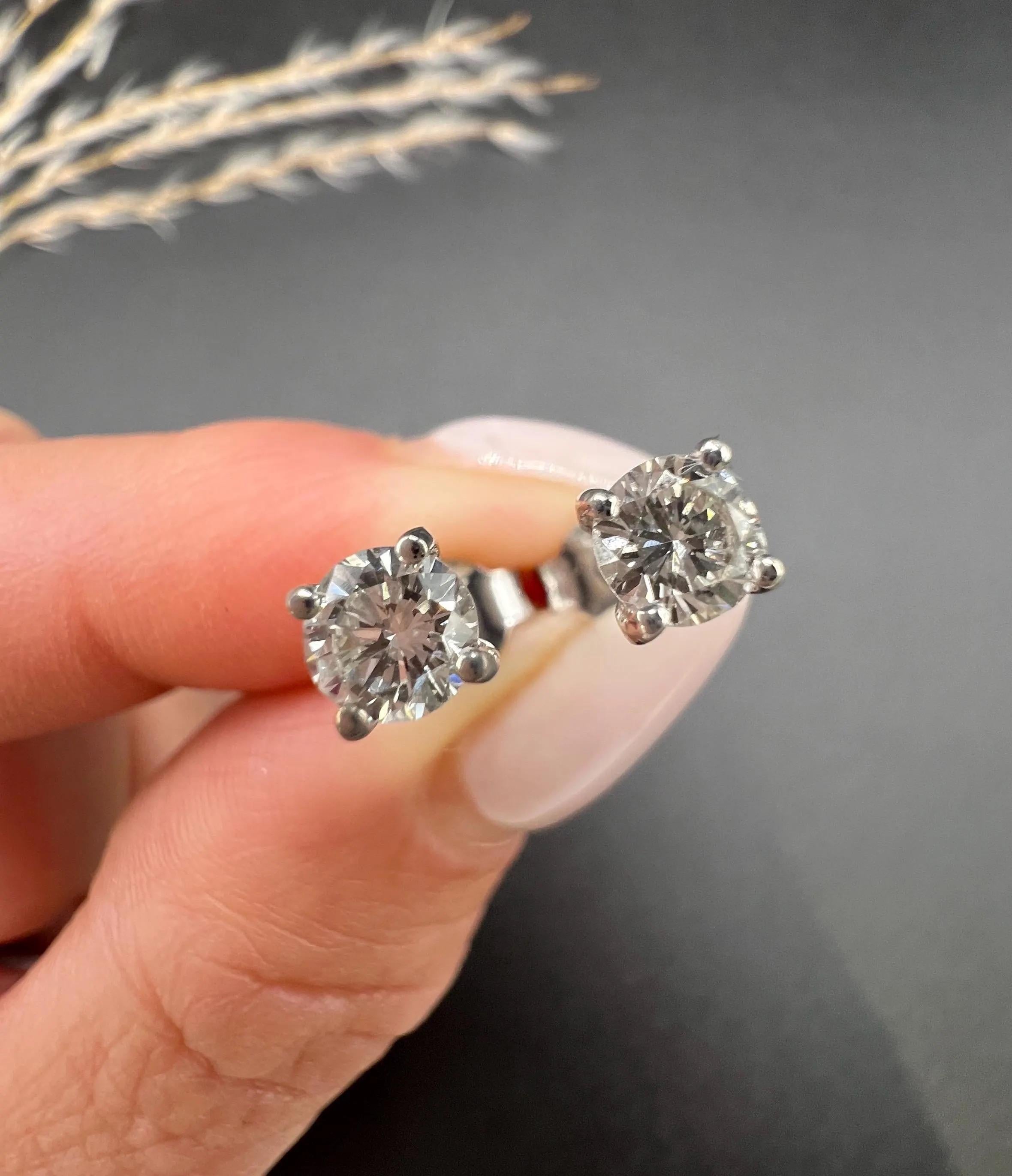 1930s 0.80 Carat Total Diamonds Set in New 4 Claw 18ct White Stud Earring Mounts en vente 6