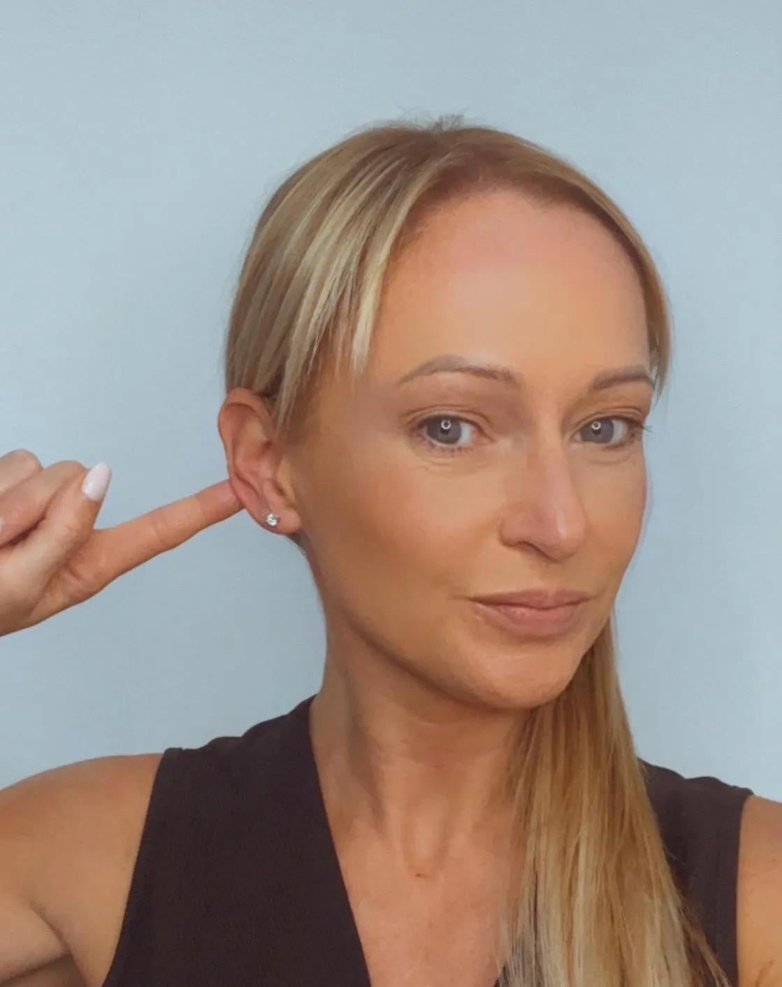 Boucles d'oreilles diamant

Or blanc 18ct estampillé 750

Circa 1930 Diamants

Voici nos superbes boucles d'oreilles en diamant, composées de diamants naturels d'époque sertis dans de nouvelles montures en or blanc. Ces diamants exquis proviennent