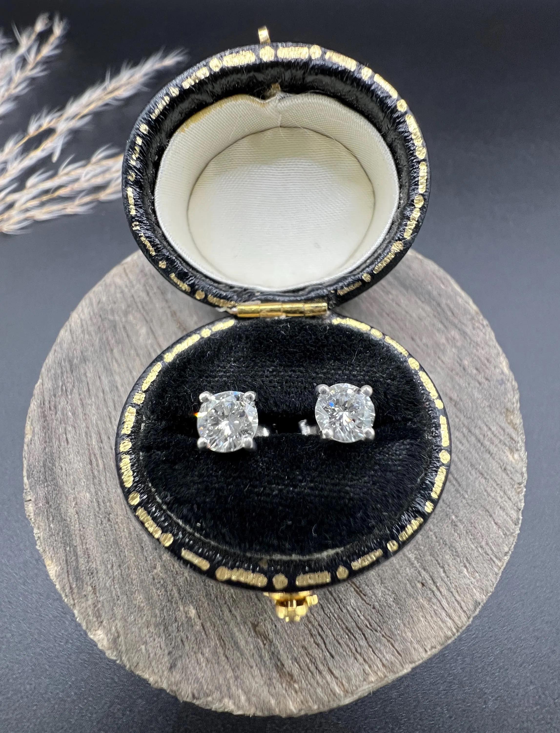 1930s 0.80 Carat Total Diamonds Set in New 4 Claw 18ct White Stud Earring Mounts Bon état - En vente à Brighton, GB