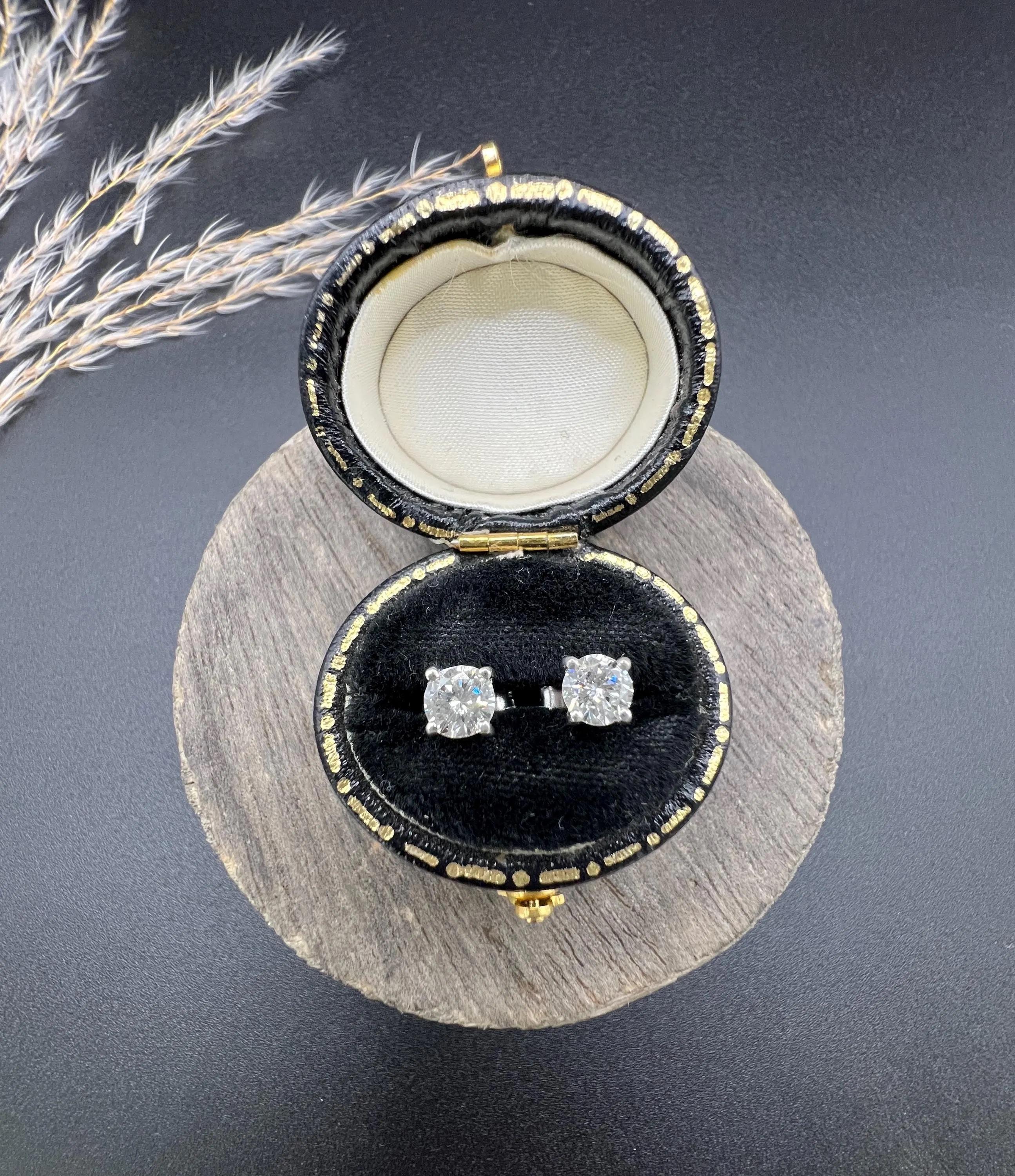 1930s 0.80 Carat Total Diamonds Set in New 4 Claw 18ct White Stud Earring Mounts Unisexe en vente