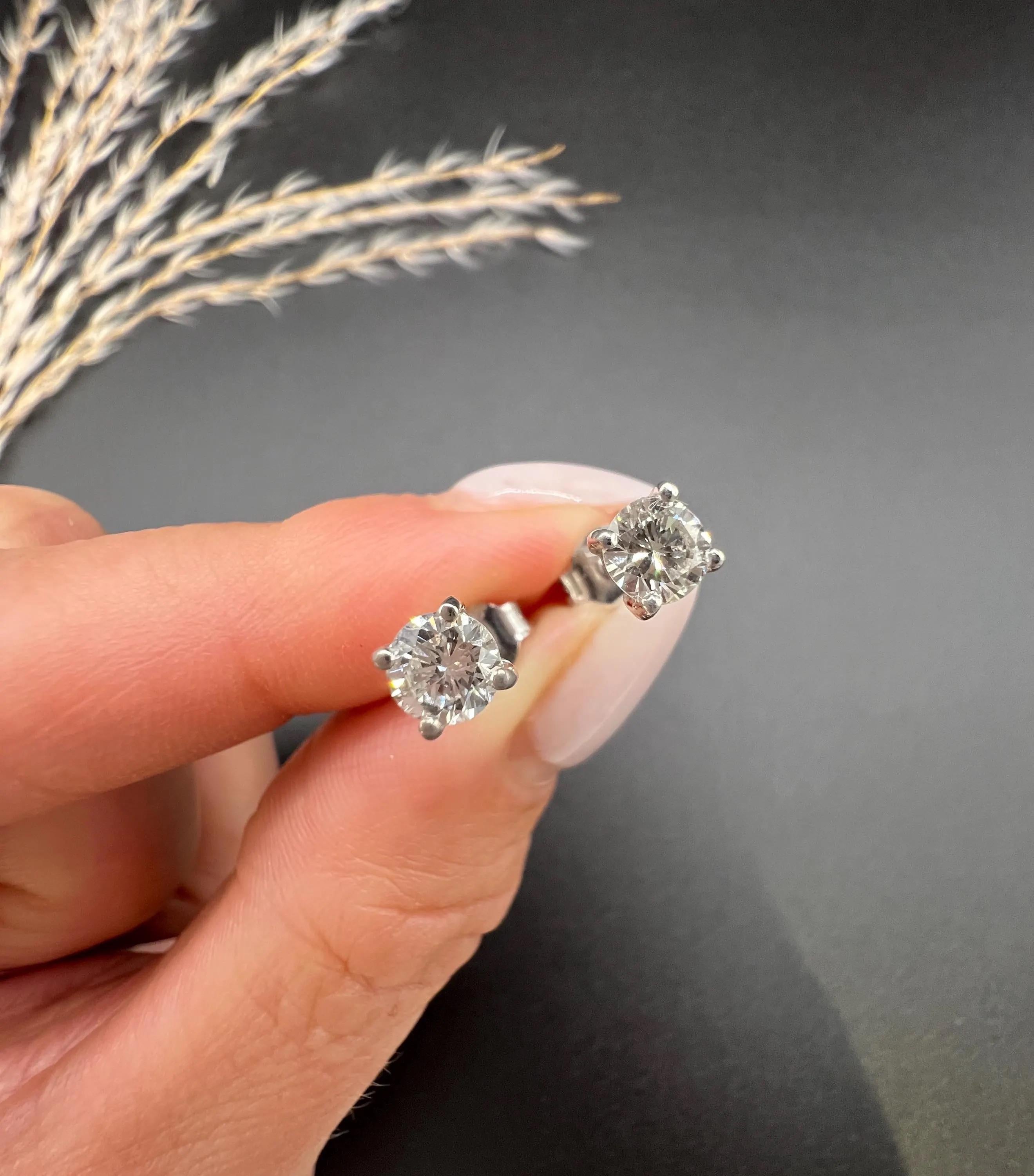 1930s 0.80 Carat Total Diamonds Set in New 4 Claw 18ct White Stud Earring Mounts en vente 1