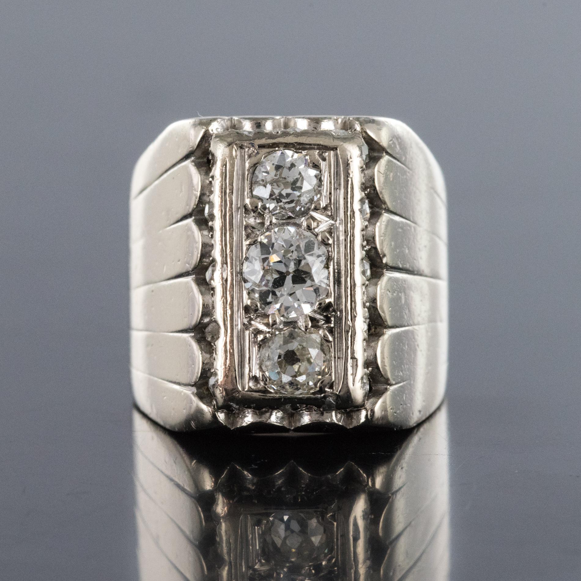 Brilliant Cut 1930s Art Deco 0.90 Carat Diamonds 18 Karat White Gold Signet Ring