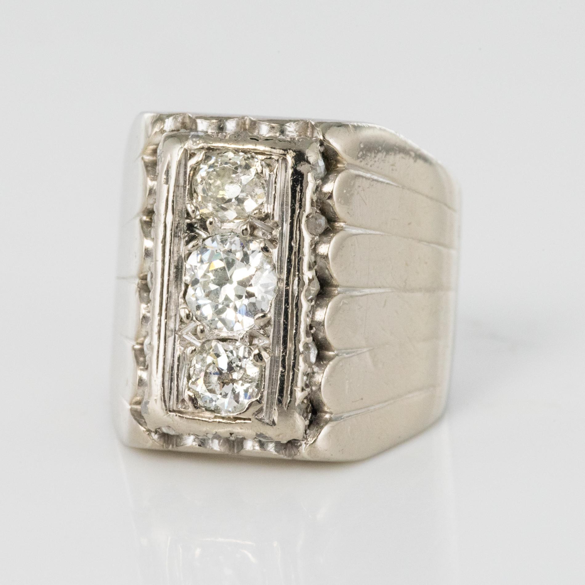 1930s Art Deco 0.90 Carat Diamonds 18 Karat White Gold Signet Ring 1