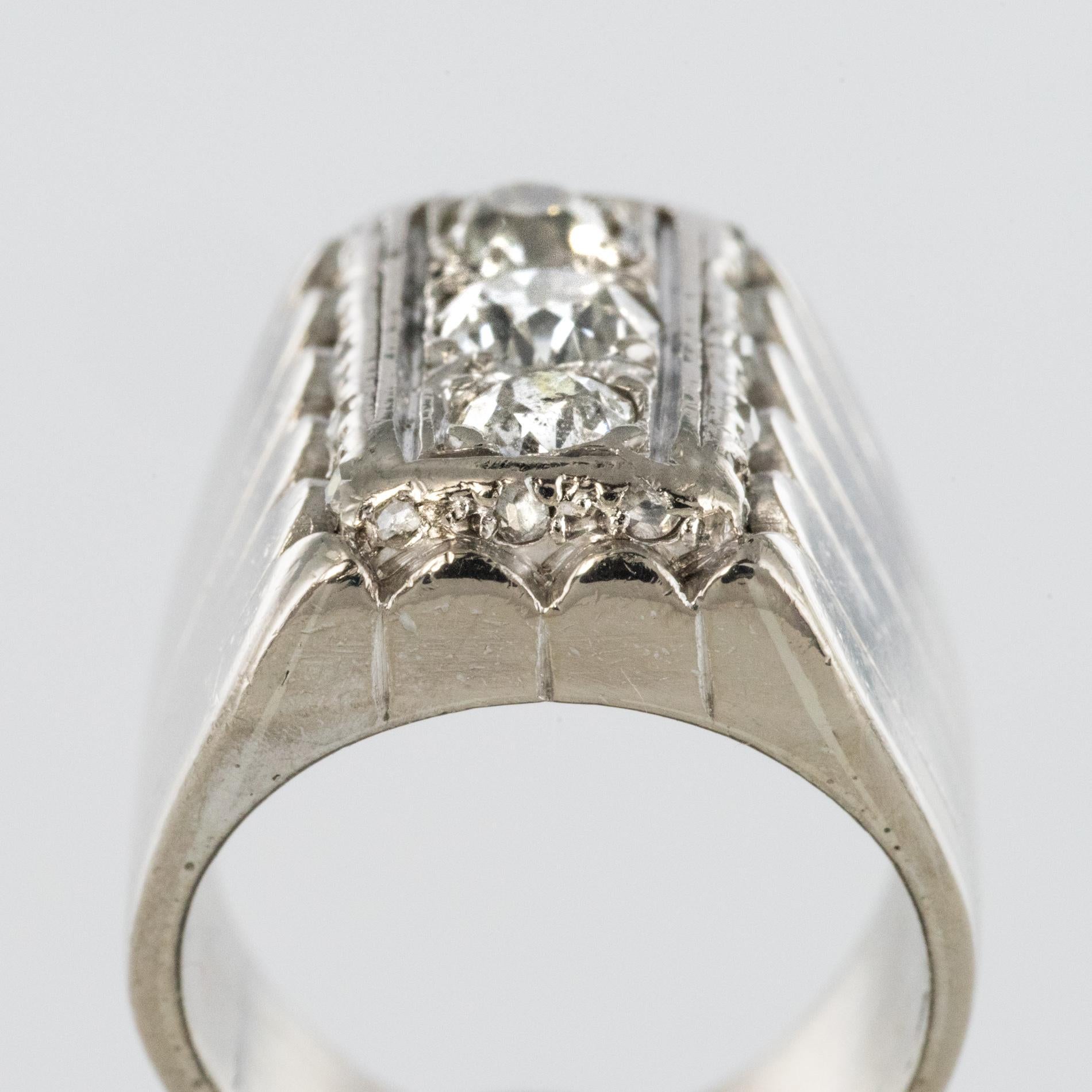 1930s Art Deco 0.90 Carat Diamonds 18 Karat White Gold Signet Ring 2
