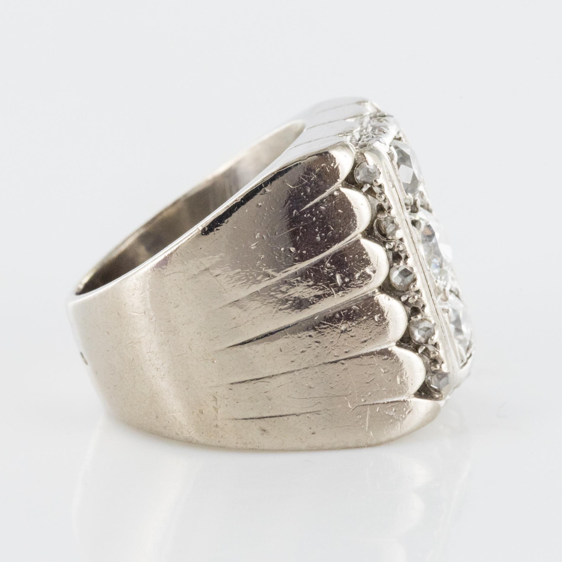 1930s Art Deco 0.90 Carat Diamonds 18 Karat White Gold Signet Ring 4