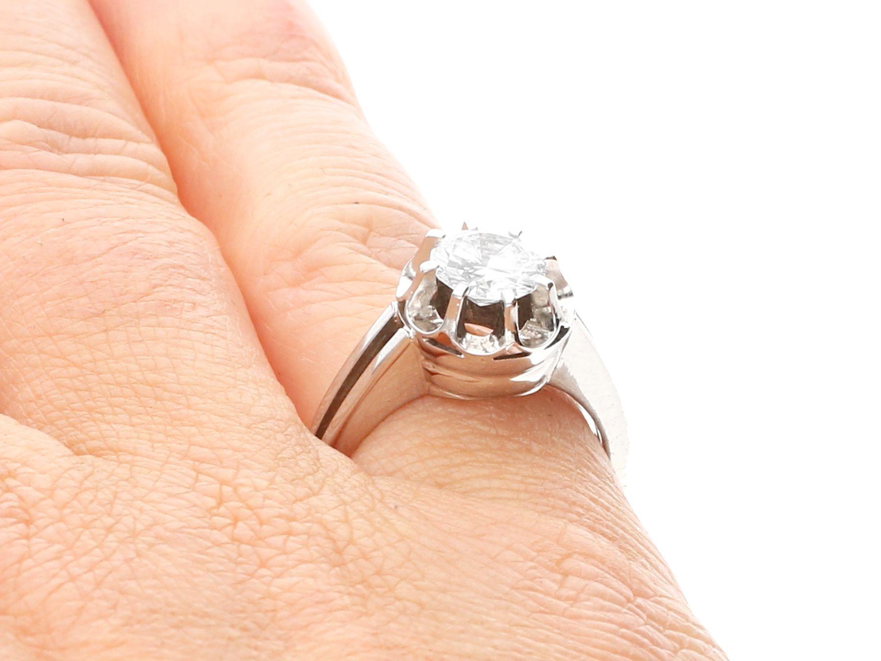 1930s, 1.05 Carat Diamond White Gold Solitaire Engagement Ring For Sale 3