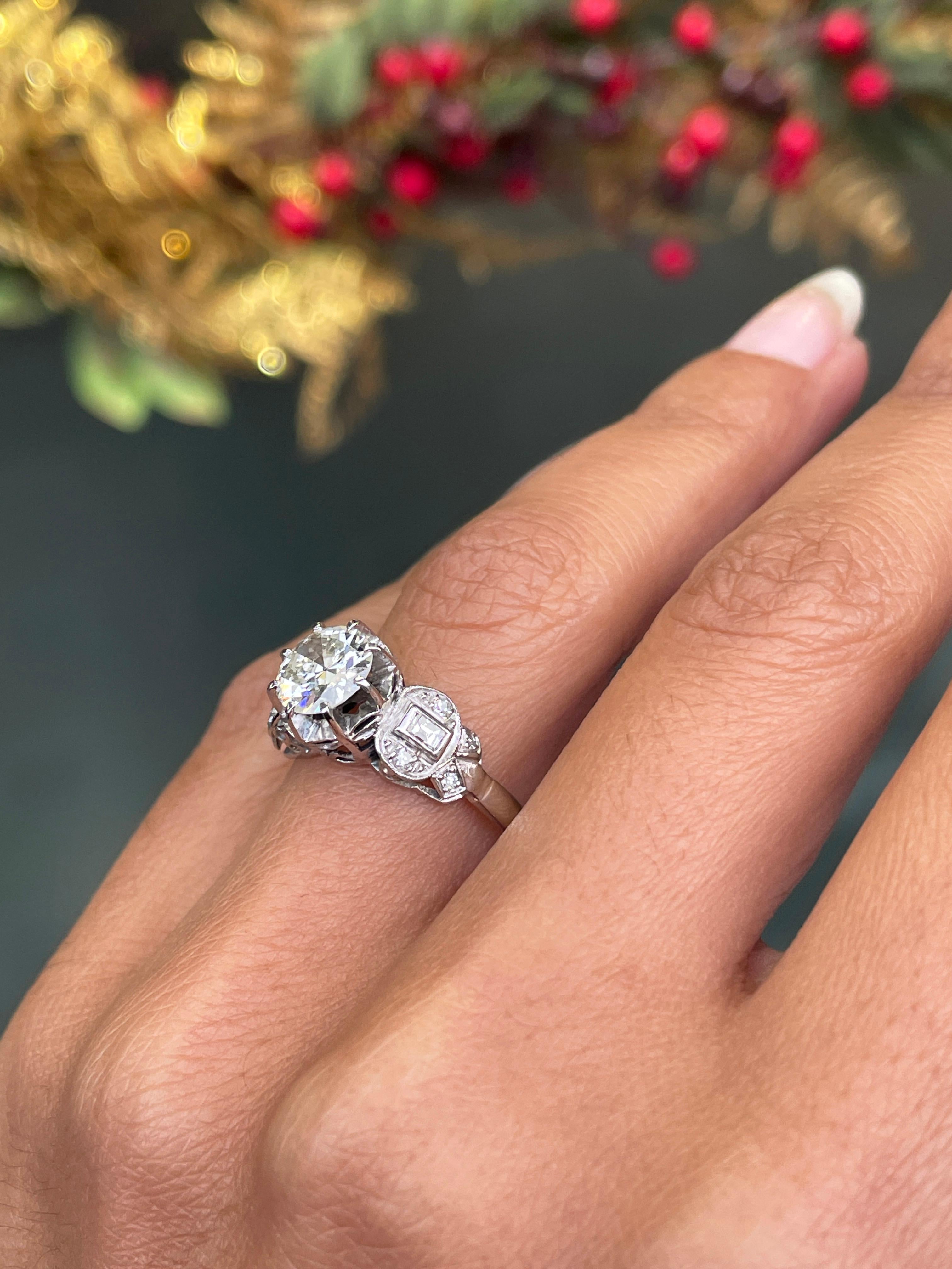 Women's 1930s 1.05ct Transitional Cut Diamond Platinum Engagement Ring For Sale
