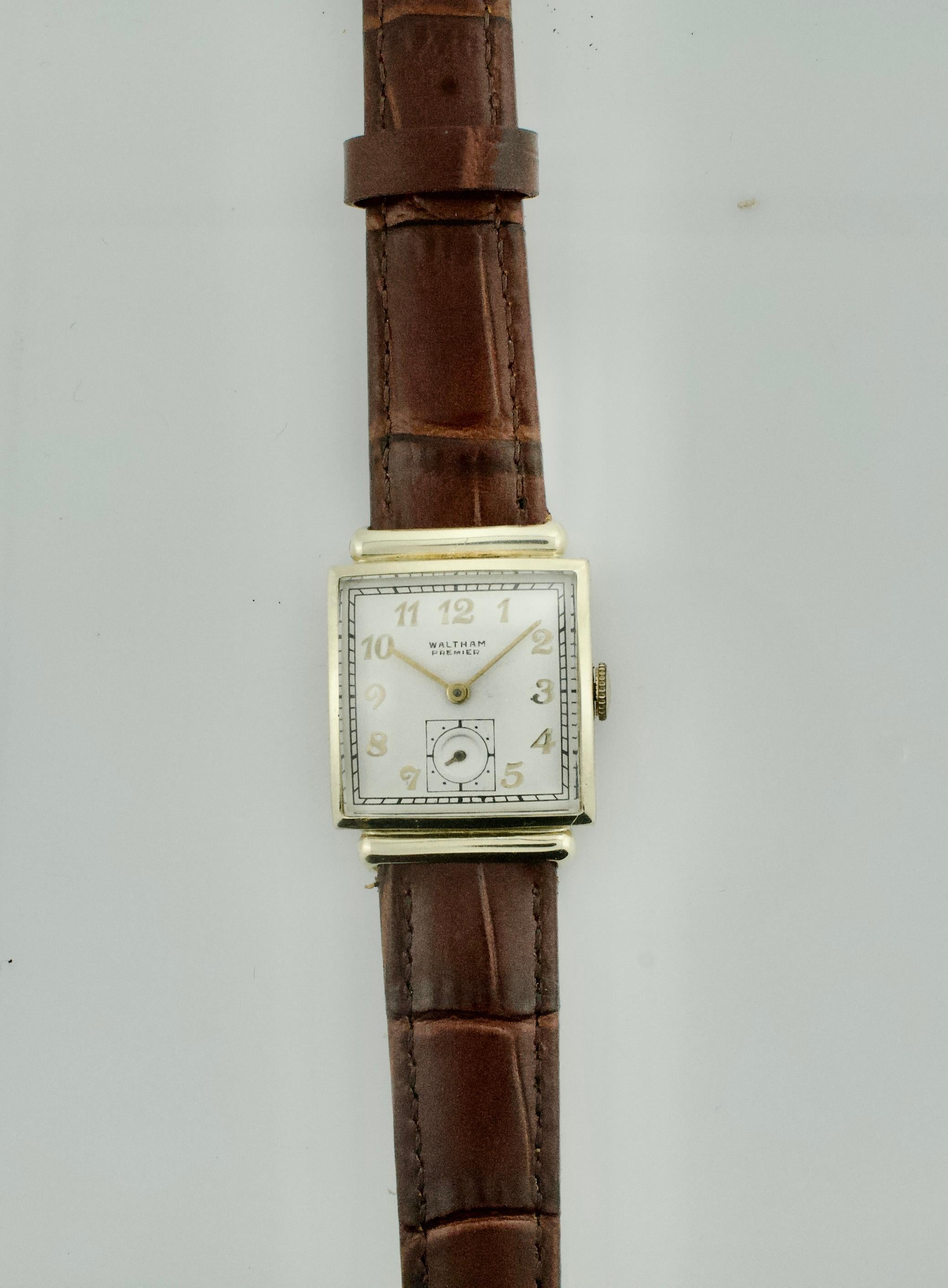 Orologio da polso Waltham Art Deco in oro 14k del 1930 con incisione storica In condizioni buone in vendita a Wailea, HI