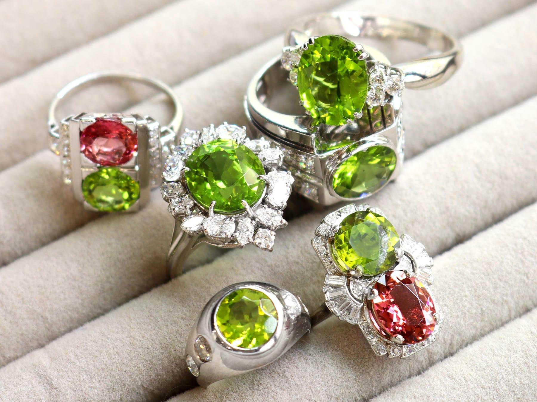 Art Deco 1930s 1.76 Carat Pink Tourmaline 1.70 Carat Peridot and Diamond Platinum Ring For Sale