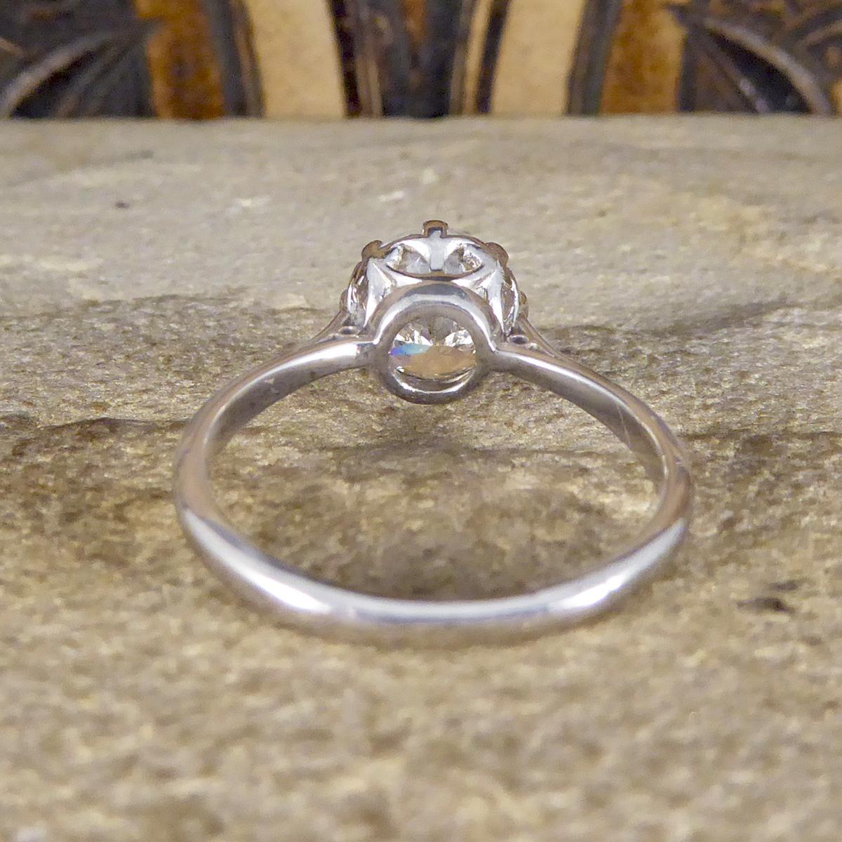 1930er Jahre Verlobungsring mit 1,77 Karat rundem Diamanten im Brillantschliff in 18 Karat&Platin (Rundschliff) im Angebot