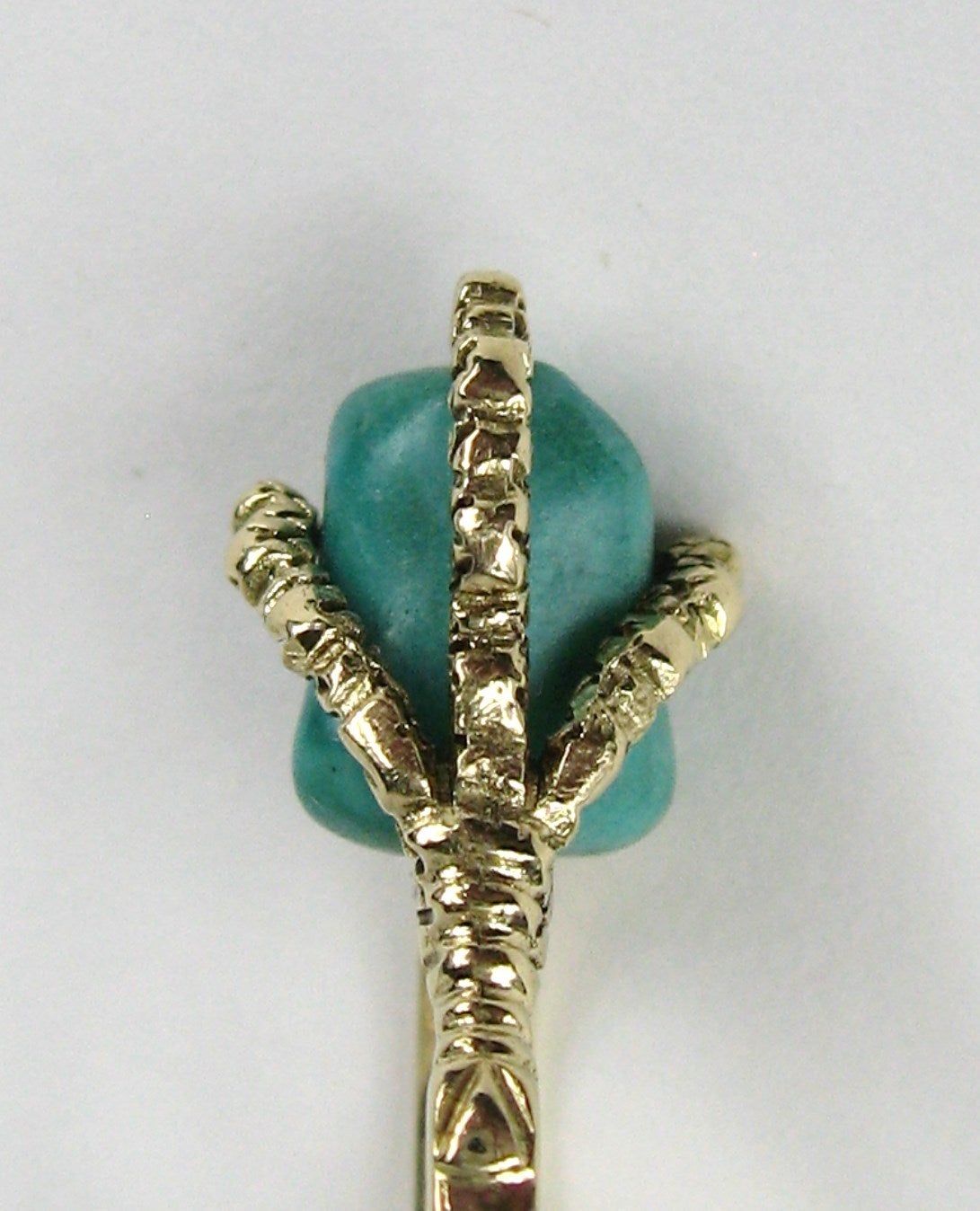 18 Karat Gold Griffin Talon Turquoise Ring 1930s  In Good Condition For Sale In Wallkill, NY
