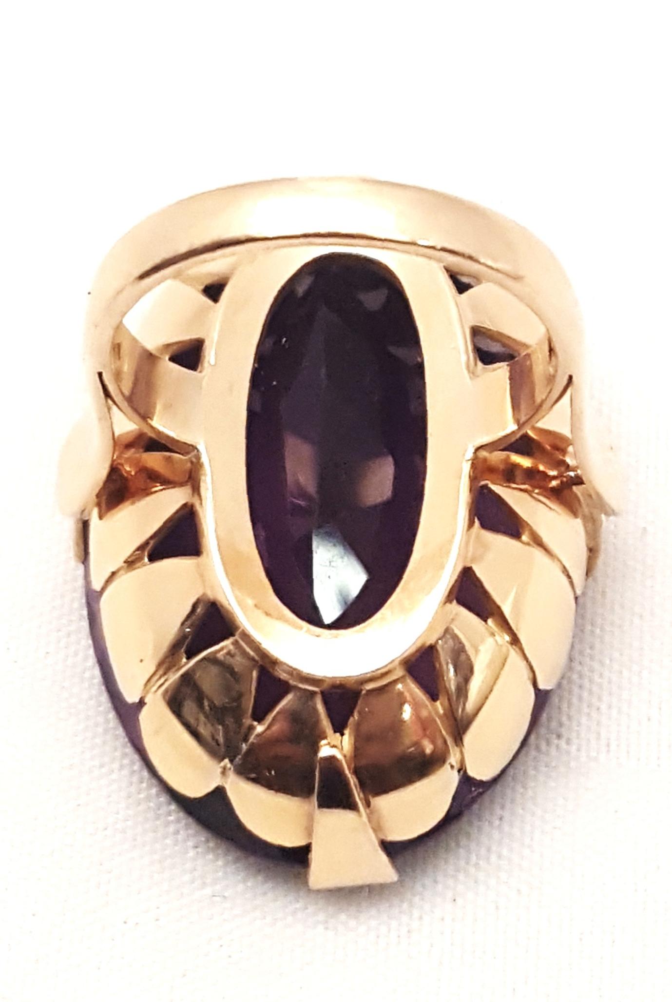 Women's 1930s 18 Karat Russian Amethyst Ring For Sale