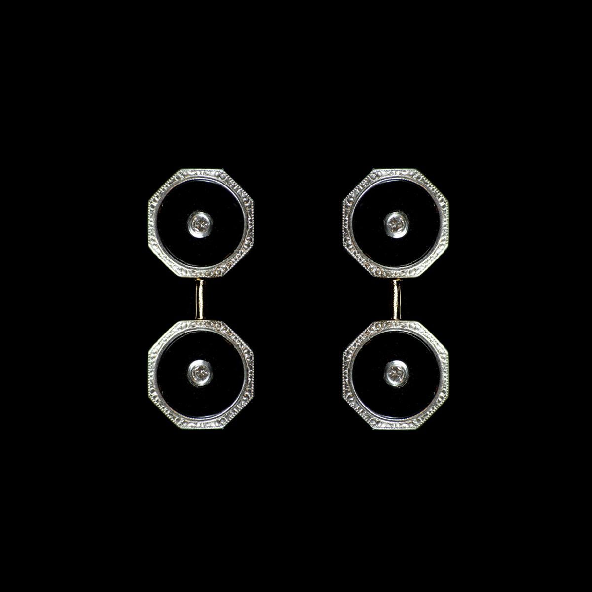 Refined double cufflinks from the 1930s, in 18 kt white gold with black onyx and central 0.04 ct total diamonds.
The octagonal shape with a small engraved border, very particular worked.
An ancient jewel is much more than its intrinsic value, in