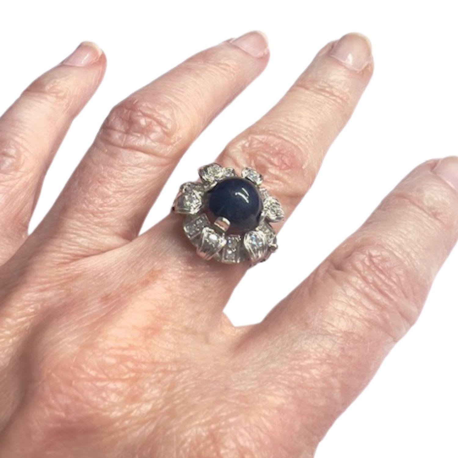1930er-1935 Art Deco mit Diamanten und Diffusion-behandelten Saphiren 18k Goldring (Art déco) im Angebot