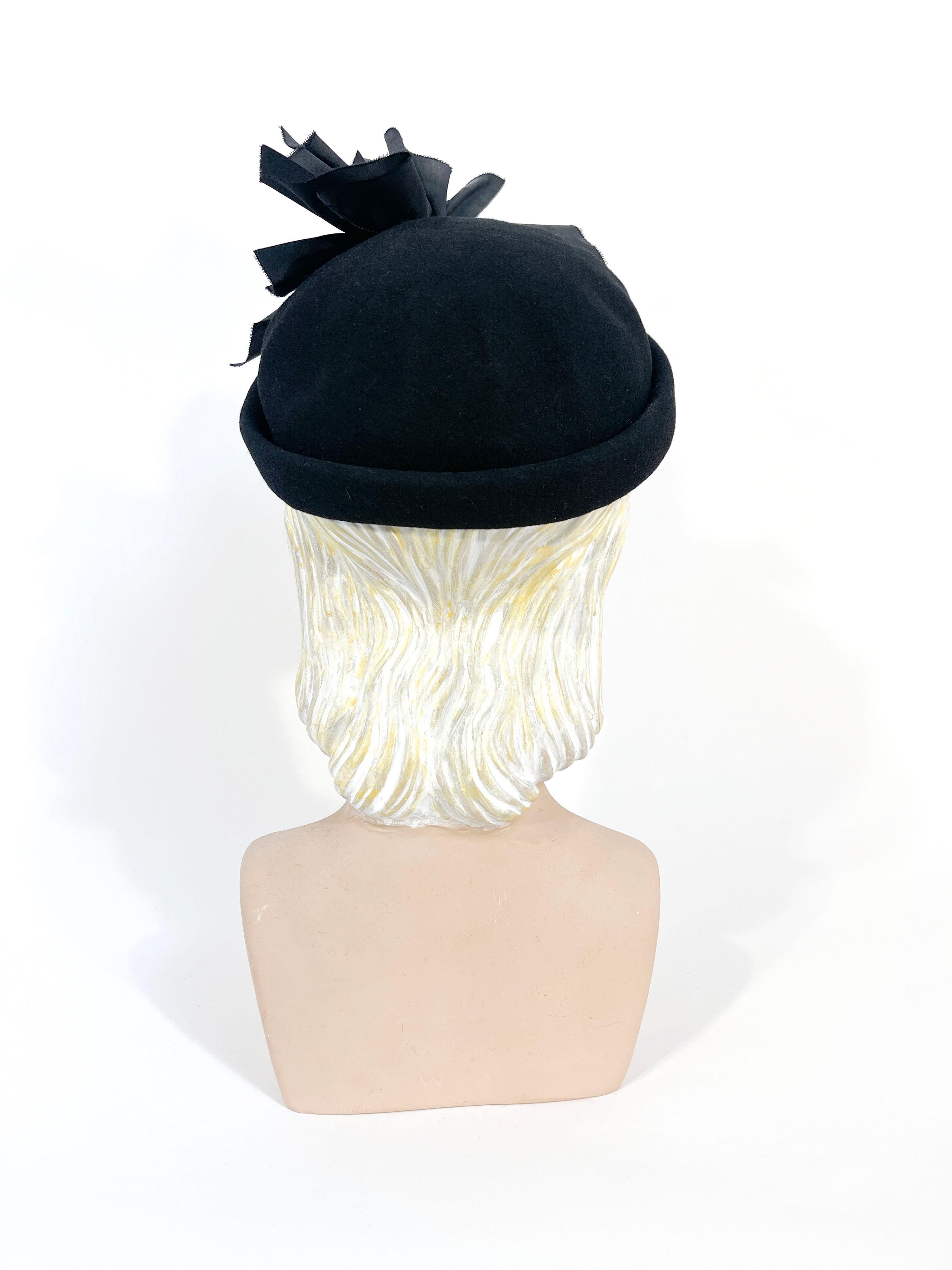 Beige 1930s/1940s Black Wool Hat With Taffeta Decoration For Sale