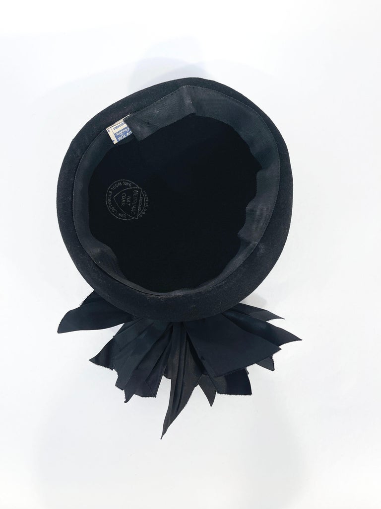 1930s/1940s Black Wool Hat With Taffeta Decoration For Sale 
