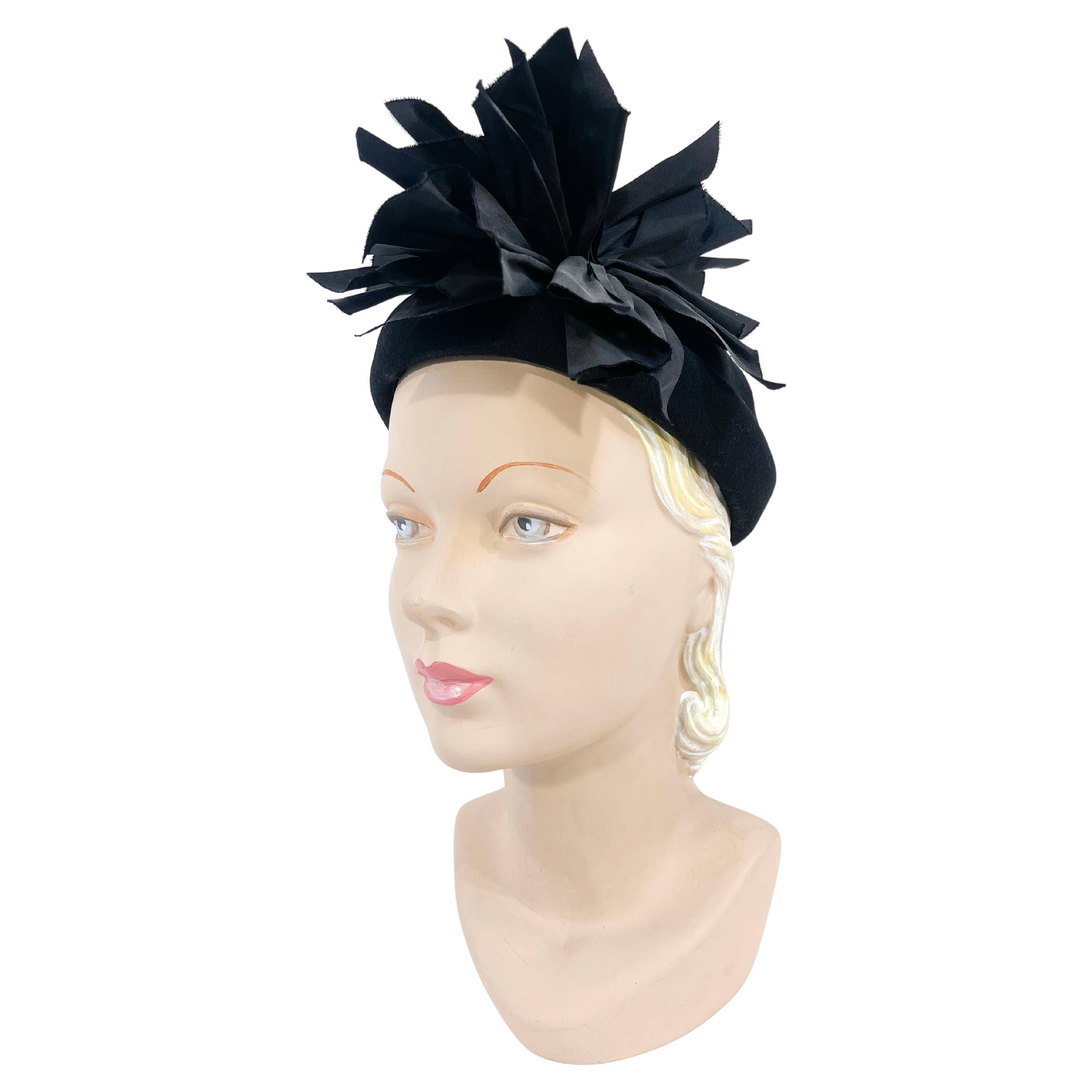 1930s/1940s Black Wool Hat With Taffeta Decoration For Sale