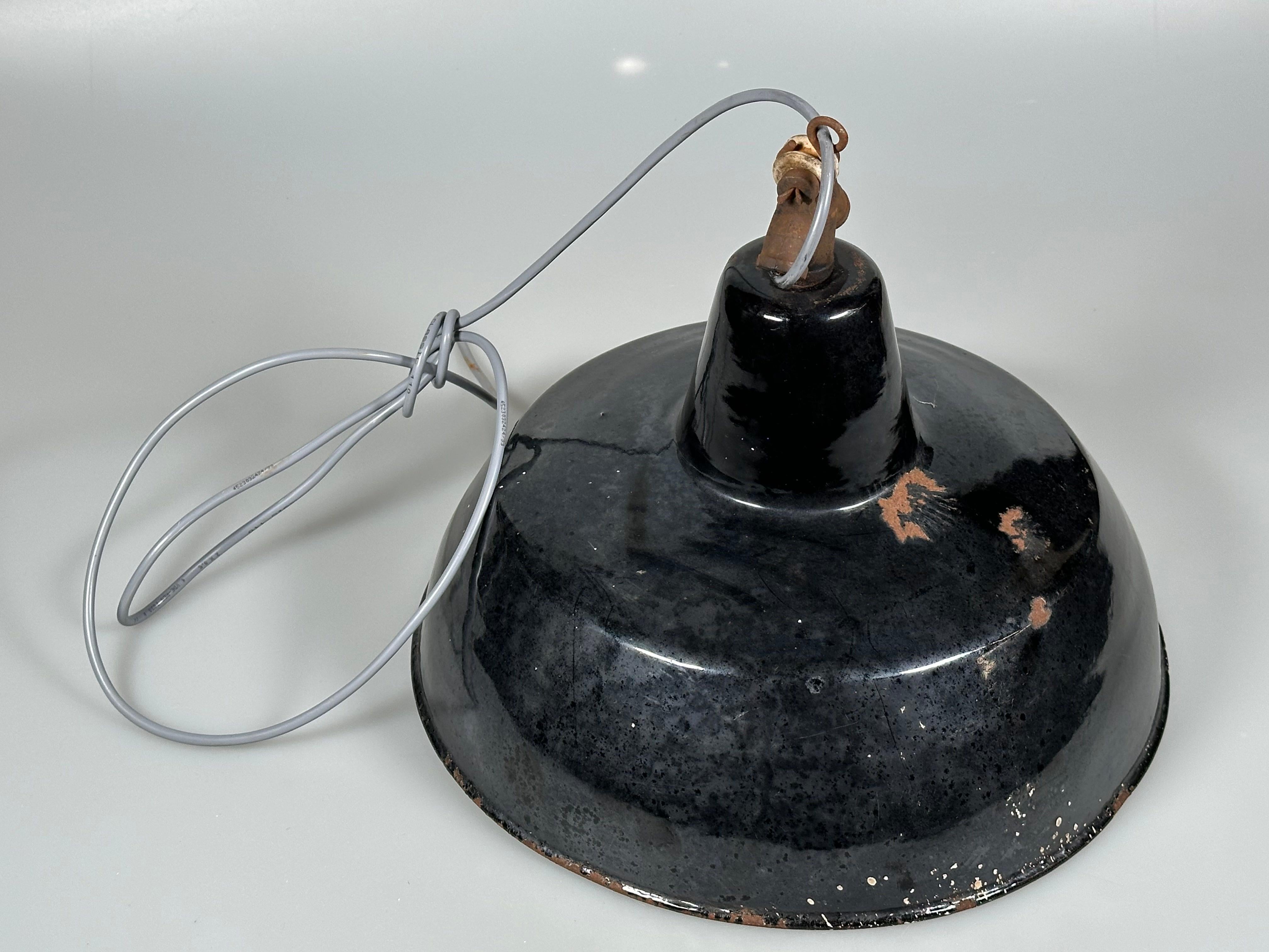 1930s/1940s Ceiling Lamp Industrial Lamp Enamel Loft Metal Bauhaus Design For Sale 7
