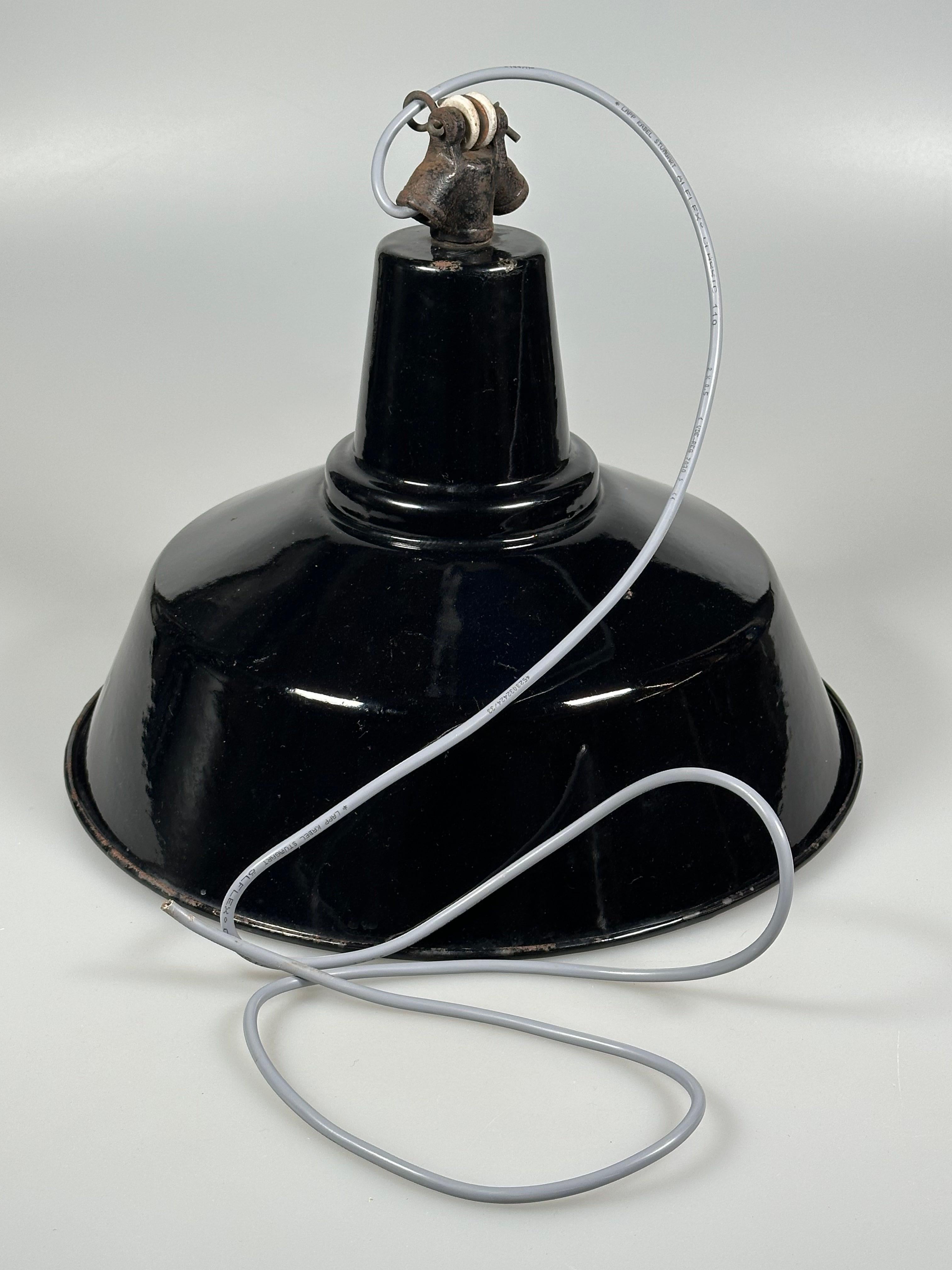 1930s/1940s Ceiling Lamp Industrial Lamp Enamel Loft Metal Bauhaus Design For Sale 9