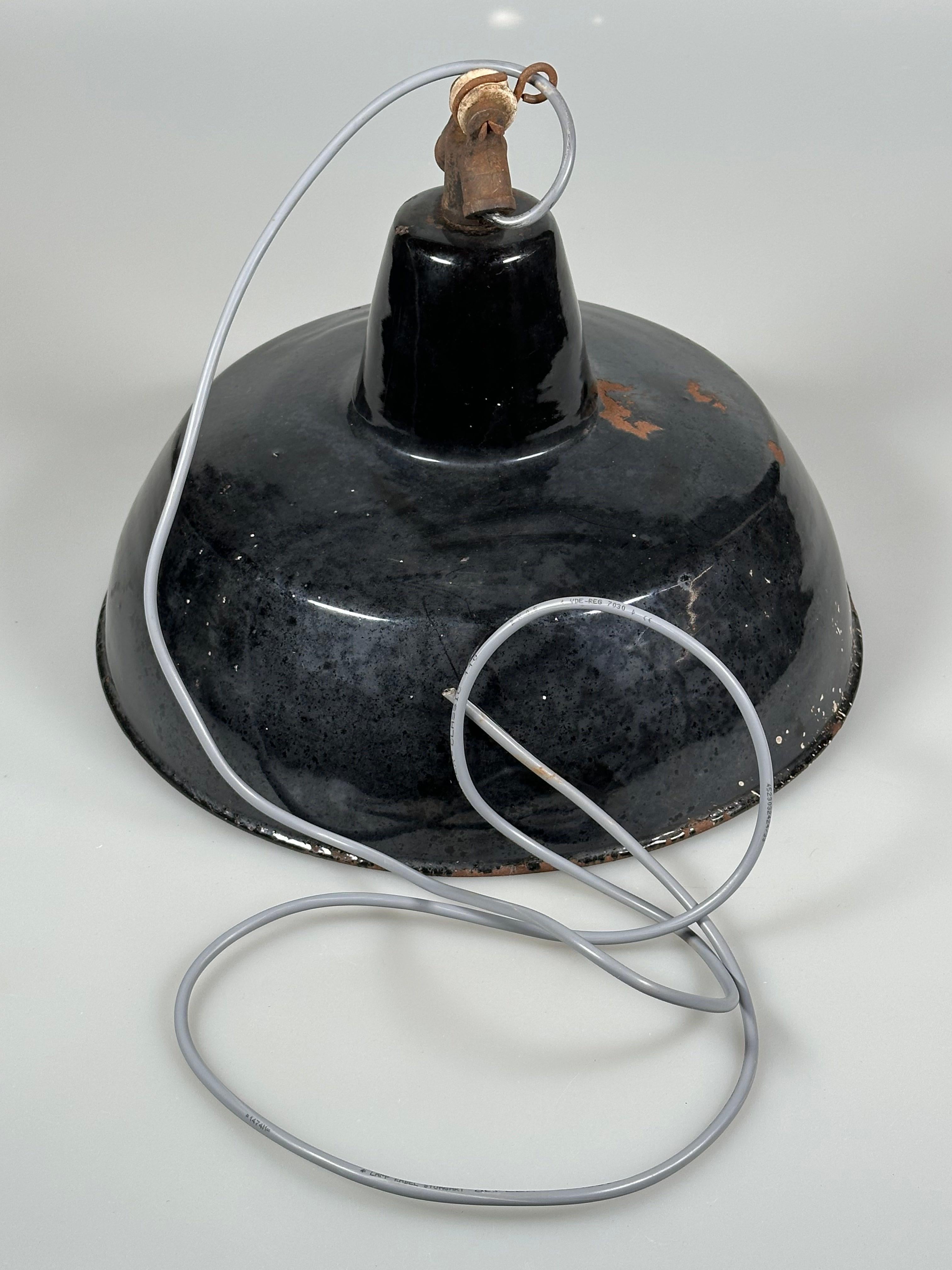 1930s/1940s Ceiling Lamp Industrial Lamp Enamel Loft Metal Bauhaus Design For Sale 10