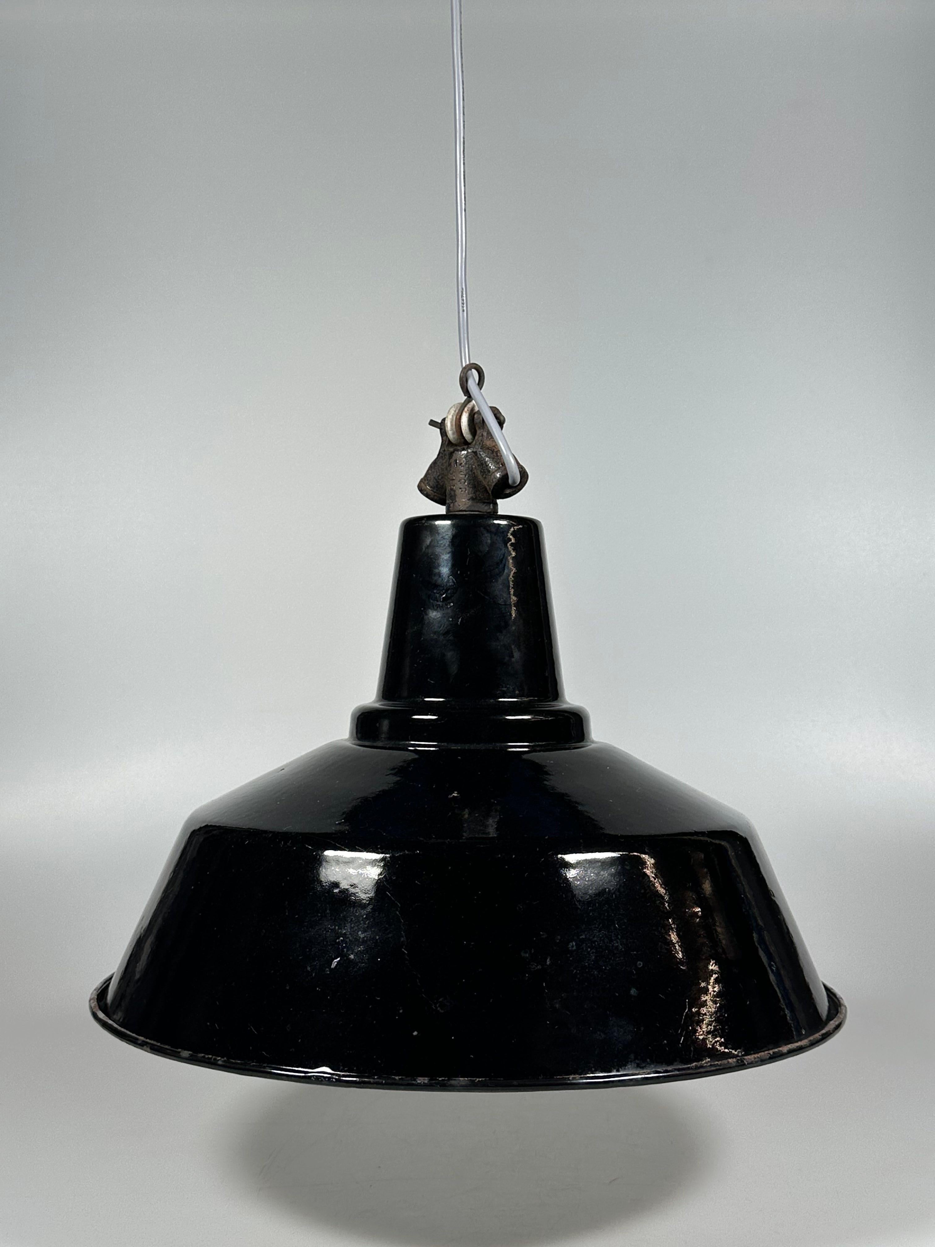 1930s/1940s Ceiling Lamp Industrial Lamp Enamel Loft Metal Bauhaus Design

Object: Industrial Lamp

Manufacturer: Unknown

Condition: Vintage

Age: Around 1930

Dimensions:

Diameter = 36cm
Height = 30cm

Other Notes:

E40 Socket

The pictures serve