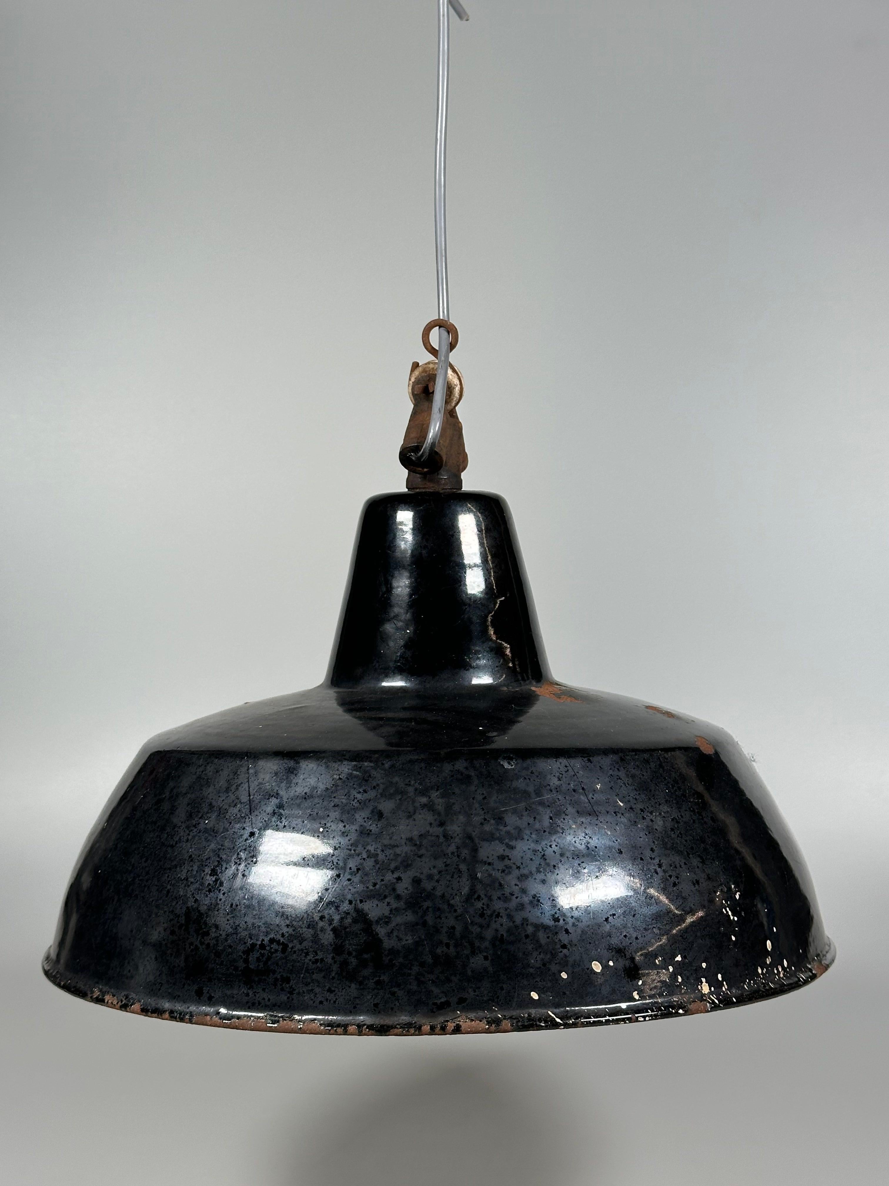 1930s/1940s Ceiling Lamp Industrial Lamp Enamel Loft Metal Bauhaus Design In Fair Condition For Sale In Neuenkirchen, NI