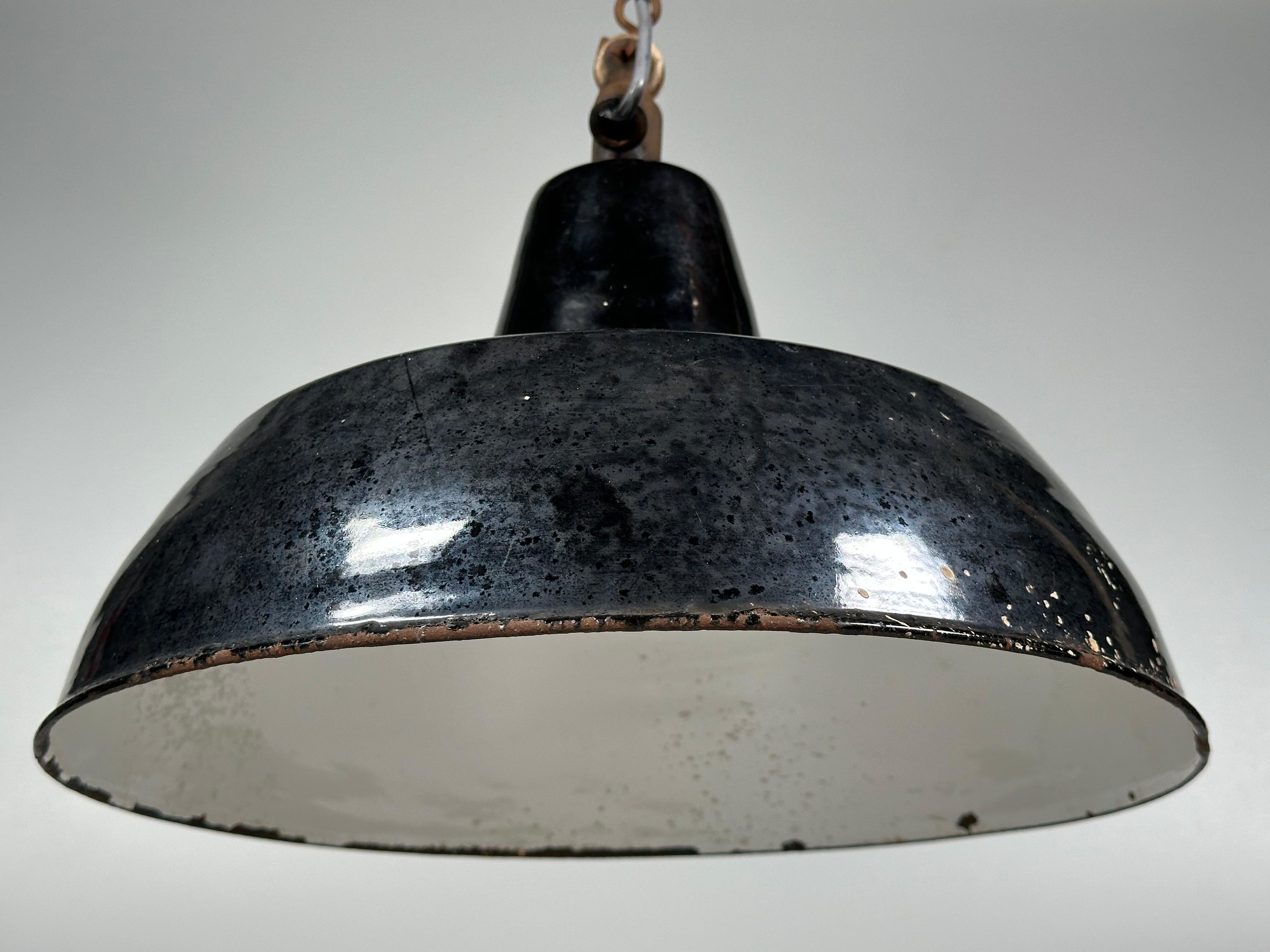 1930s/1940s Ceiling Lamp Industrial Lamp Enamel Loft Metal Bauhaus Design For Sale 1