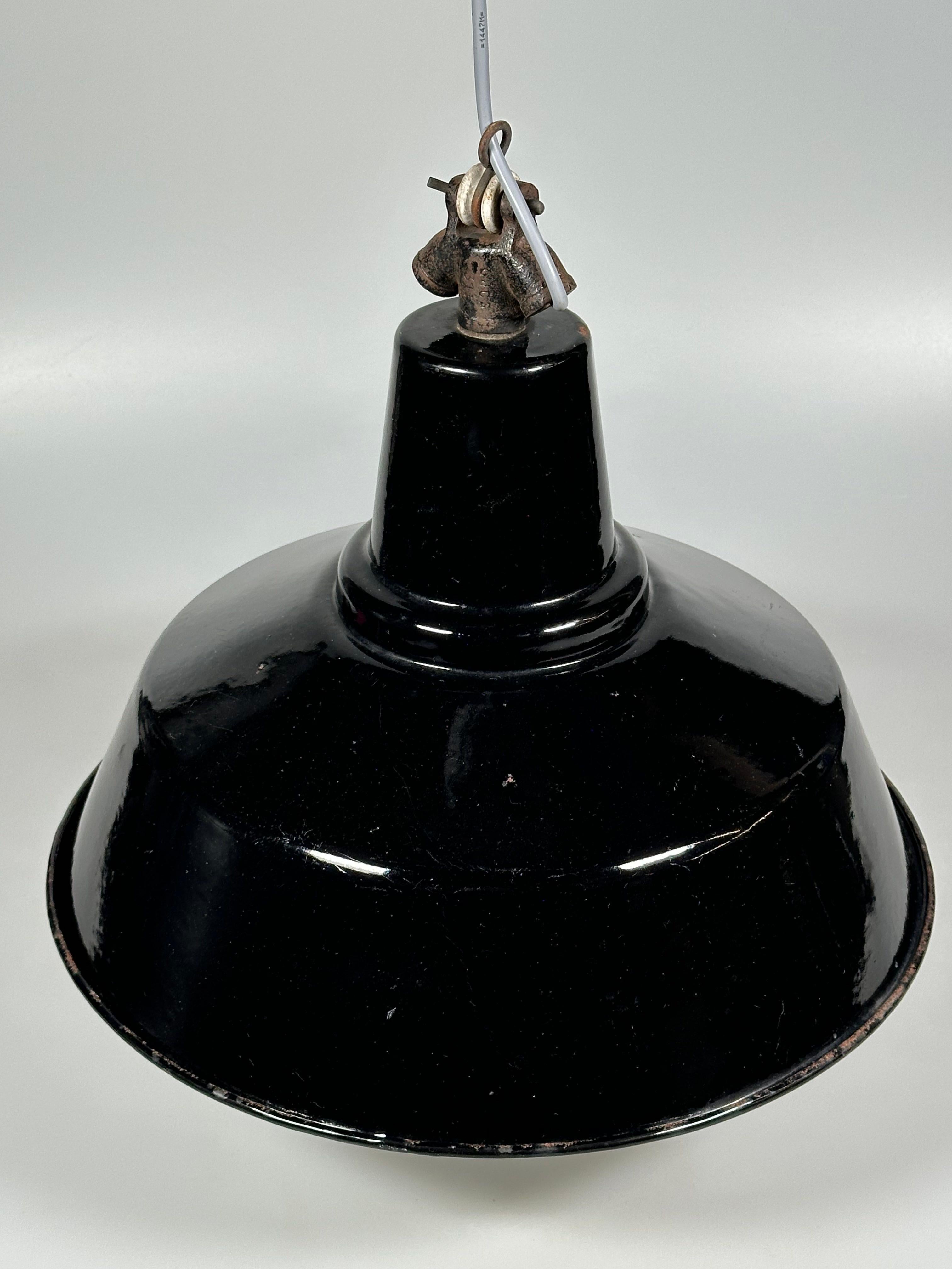 1930s/1940s Ceiling Lamp Industrial Lamp Enamel Loft Metal Bauhaus Design For Sale 4