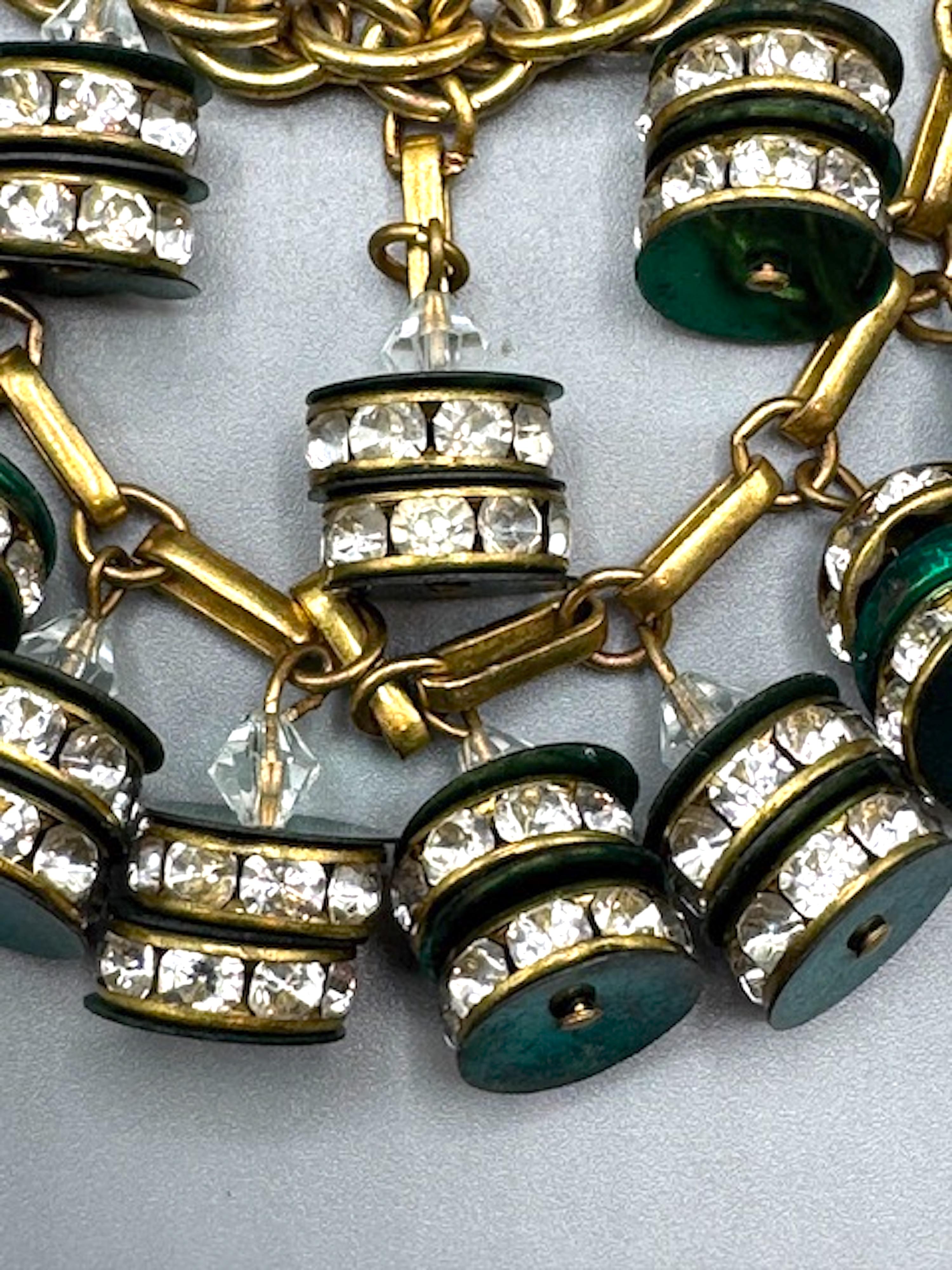 Collana a pettorina con perline in oro, verde e strass anni '30/'40 in vendita 11
