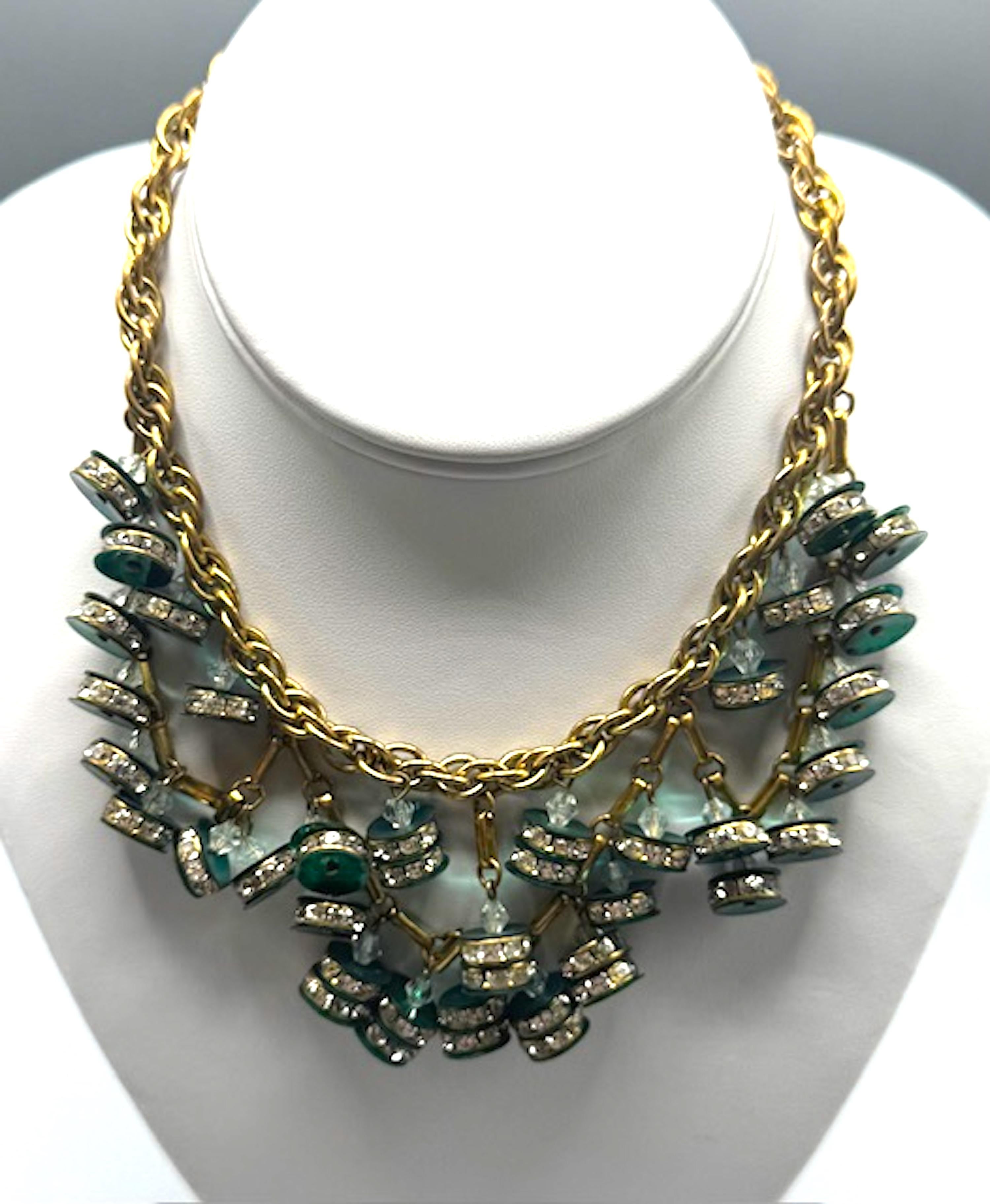 Donna Collana a pettorina con perline in oro, verde e strass anni '30/'40 in vendita