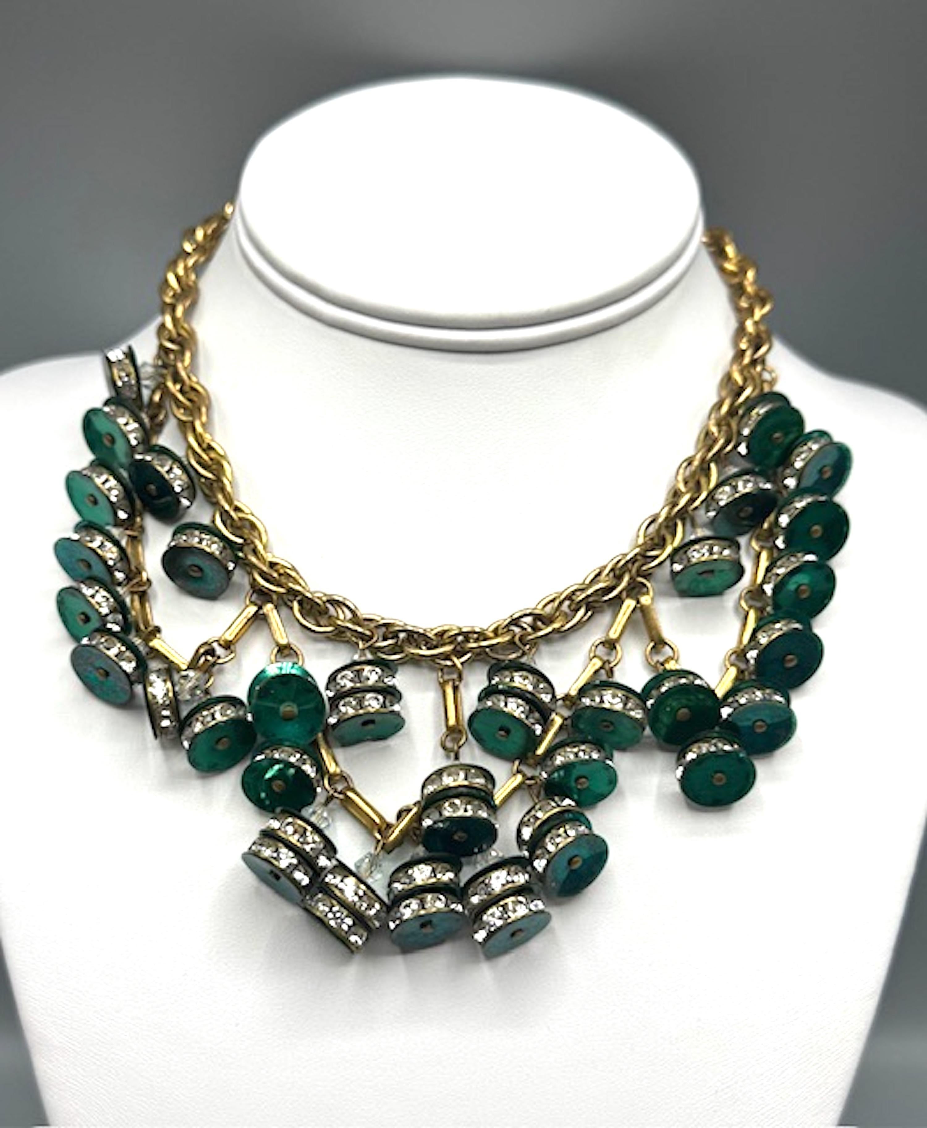 Collana a pettorina con perline in oro, verde e strass anni '30/'40 in vendita 1