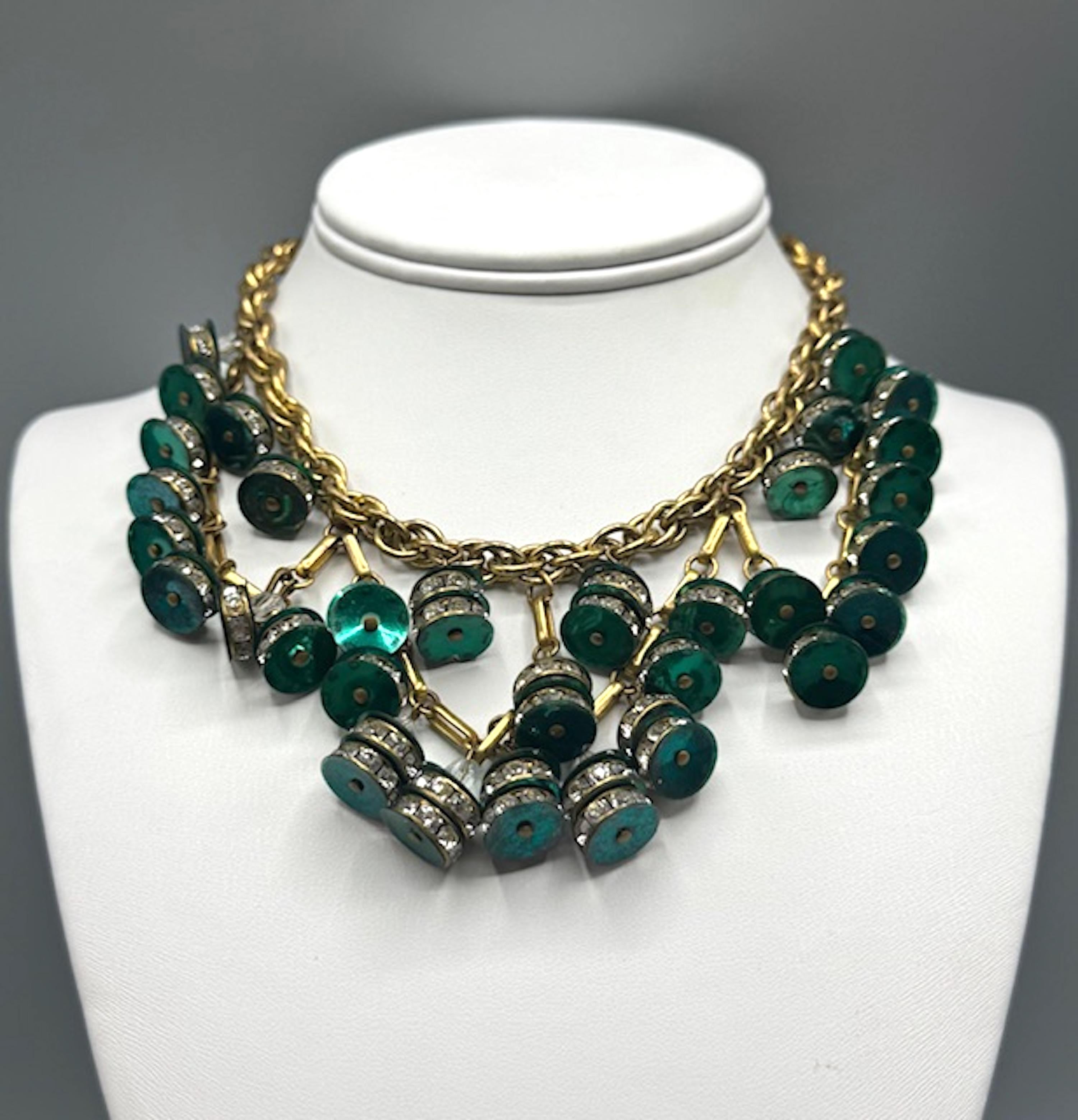 Collana a pettorina con perline in oro, verde e strass anni '30/'40 in vendita 2