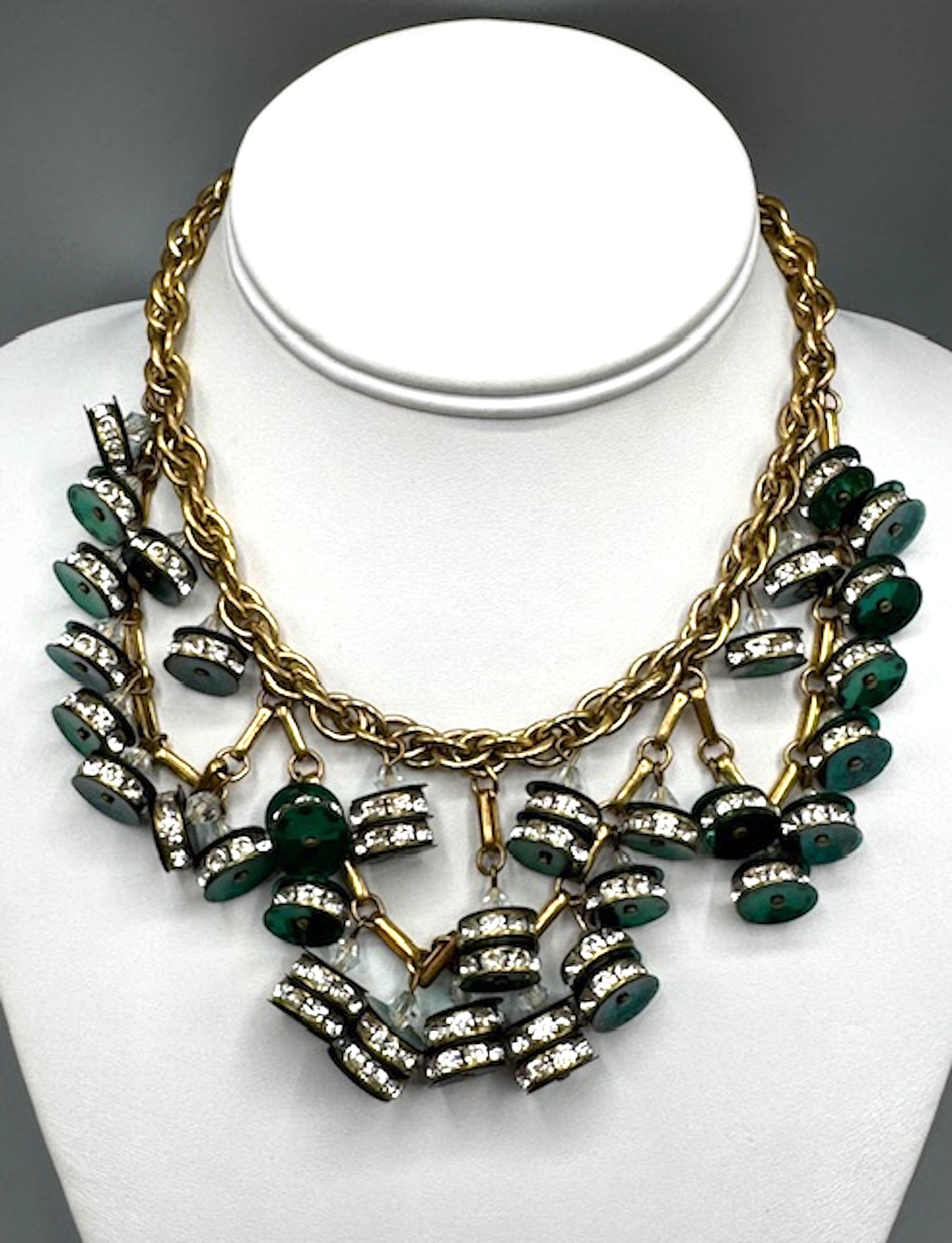 Collana a pettorina con perline in oro, verde e strass anni '30/'40 in vendita 3