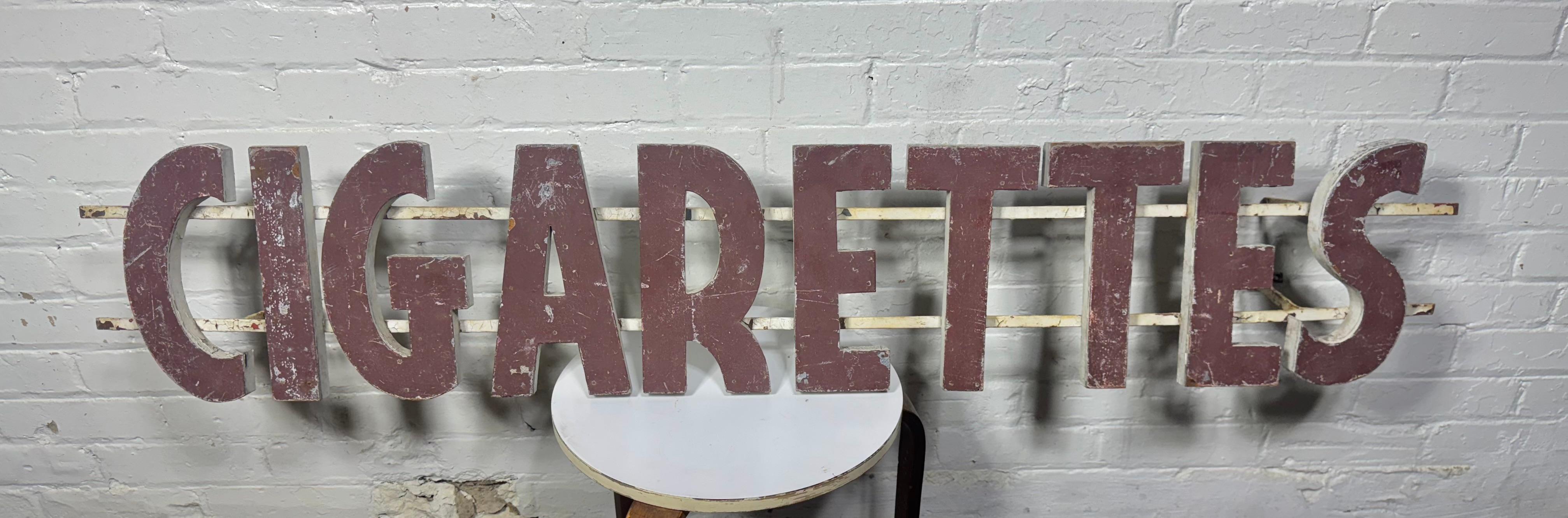 Insegna a lettere cubitali rialzate 