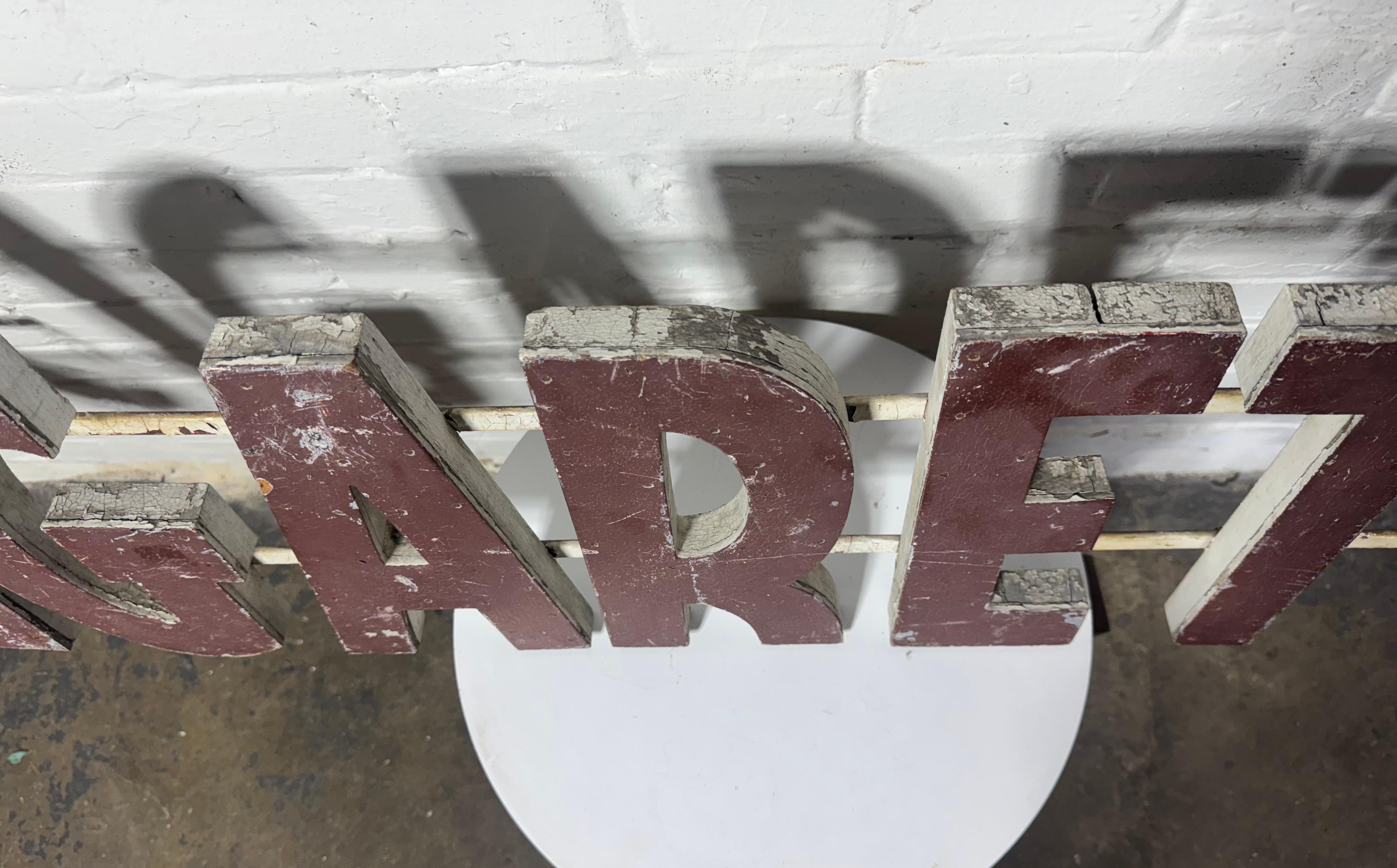 Americano Insegna a lettere cubitali rialzate 