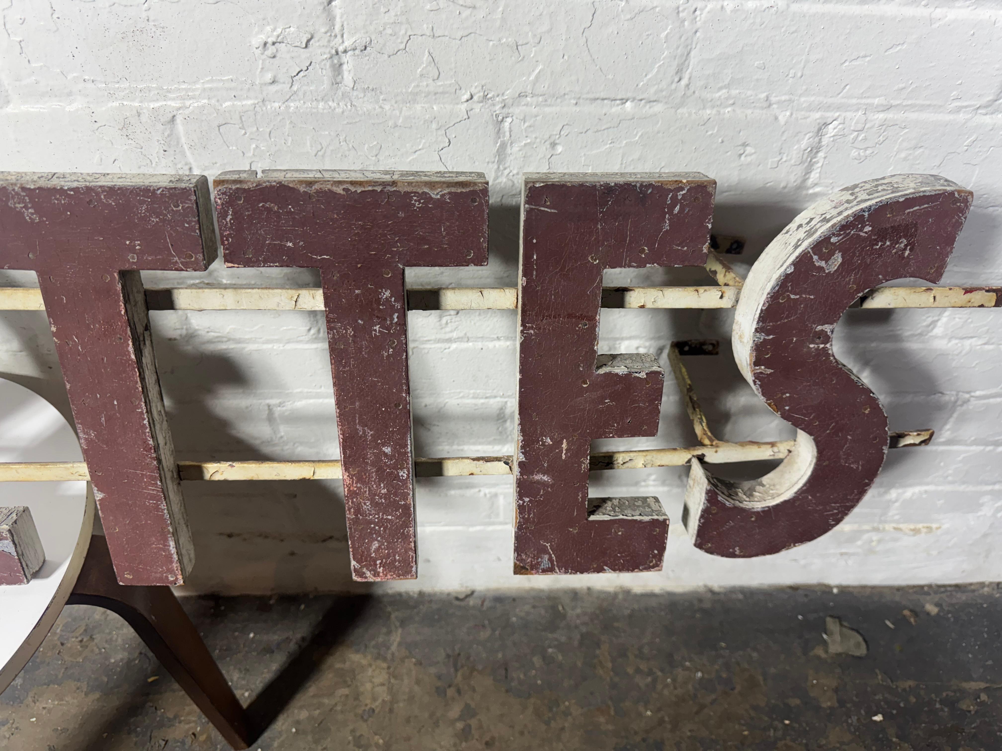 Fatto a mano Insegna a lettere cubitali rialzate 