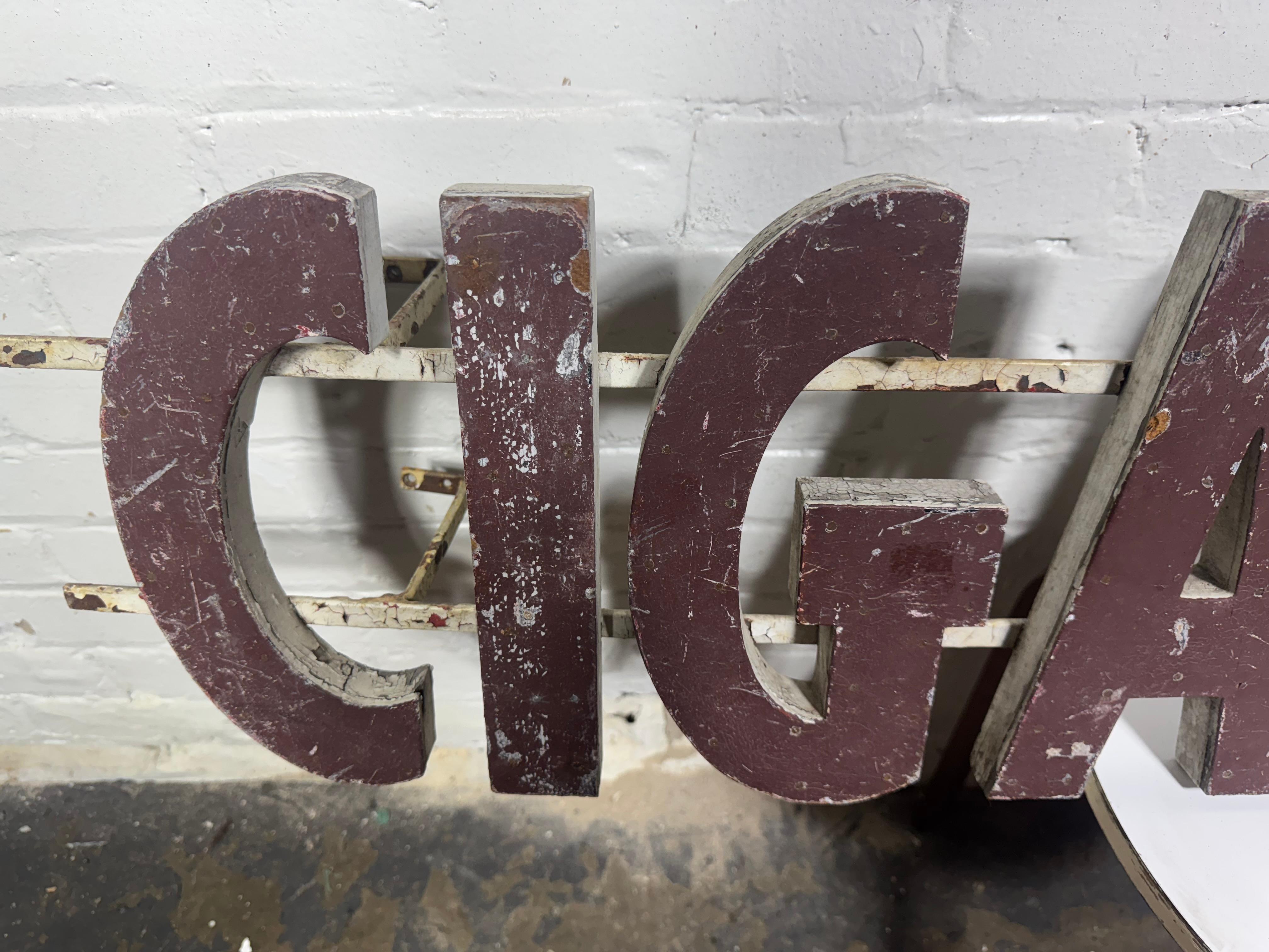 Metà XX secolo Insegna a lettere cubitali rialzate 