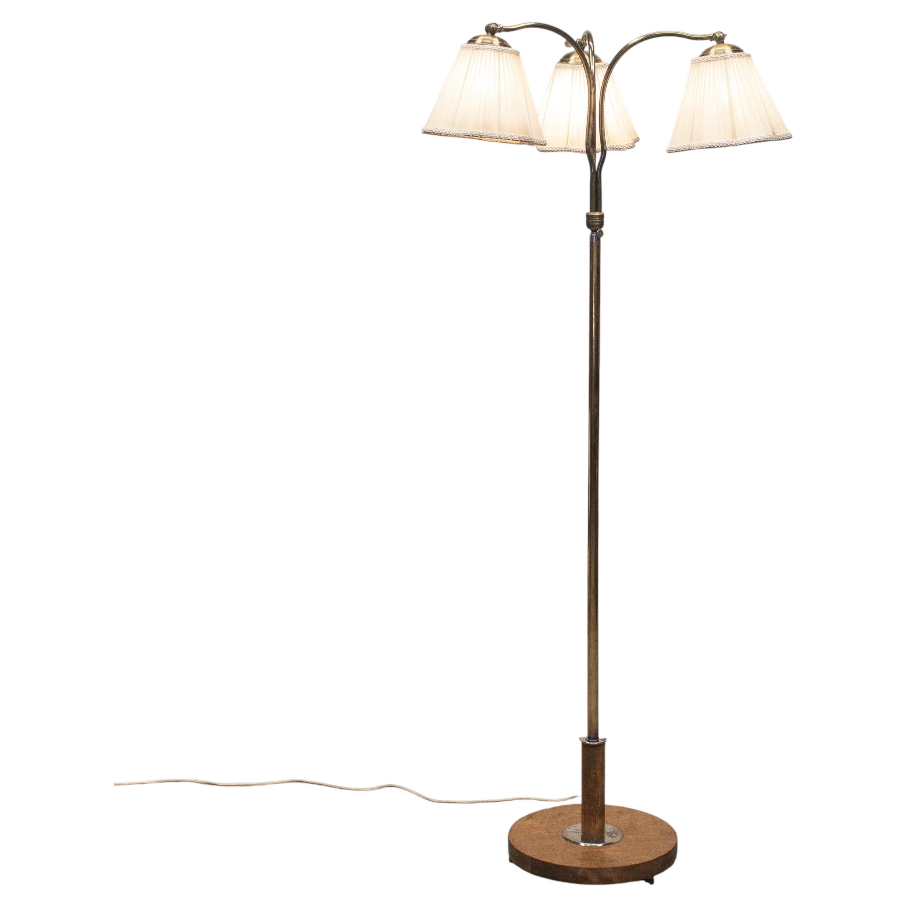 Lampadaire à trois bras de style Art déco des années 1930-1940 en vente