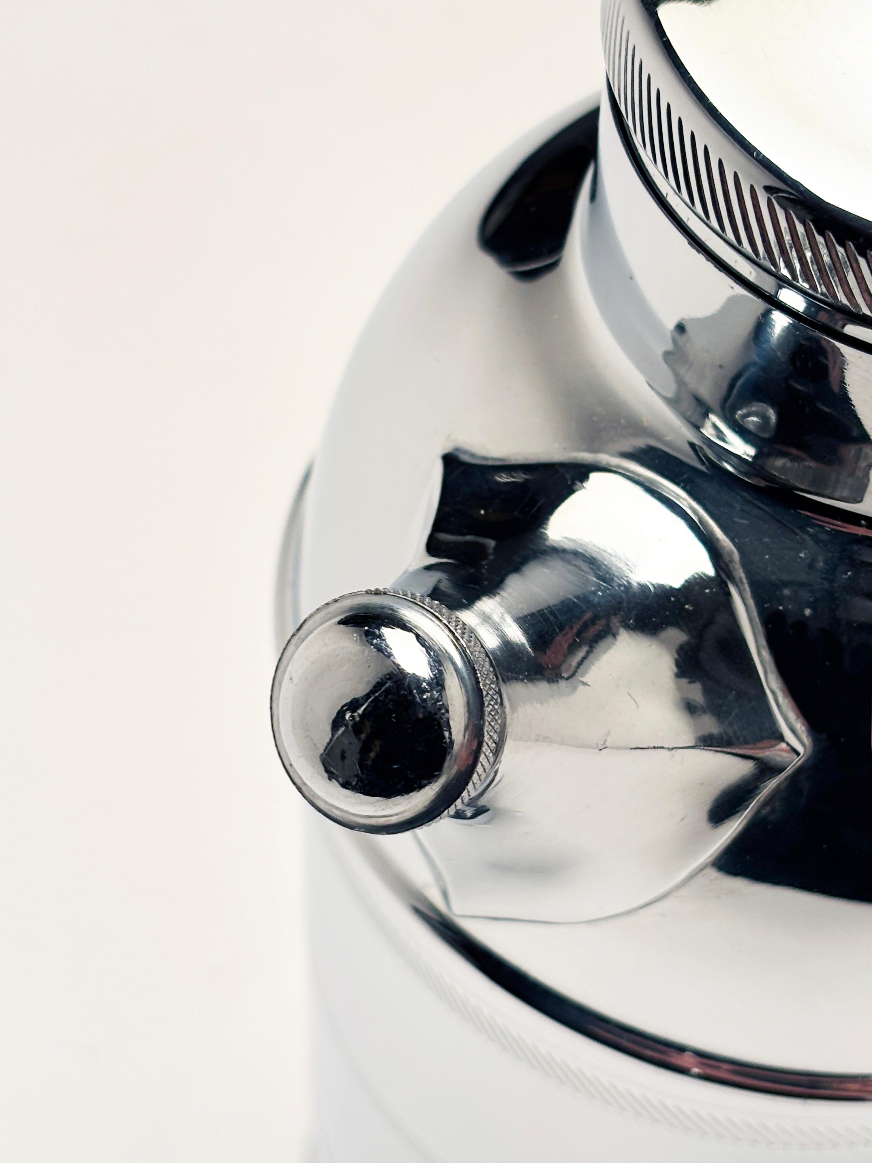 Shaker Art déco des années 1930-1950 avec poignée en bakélite en vente 10