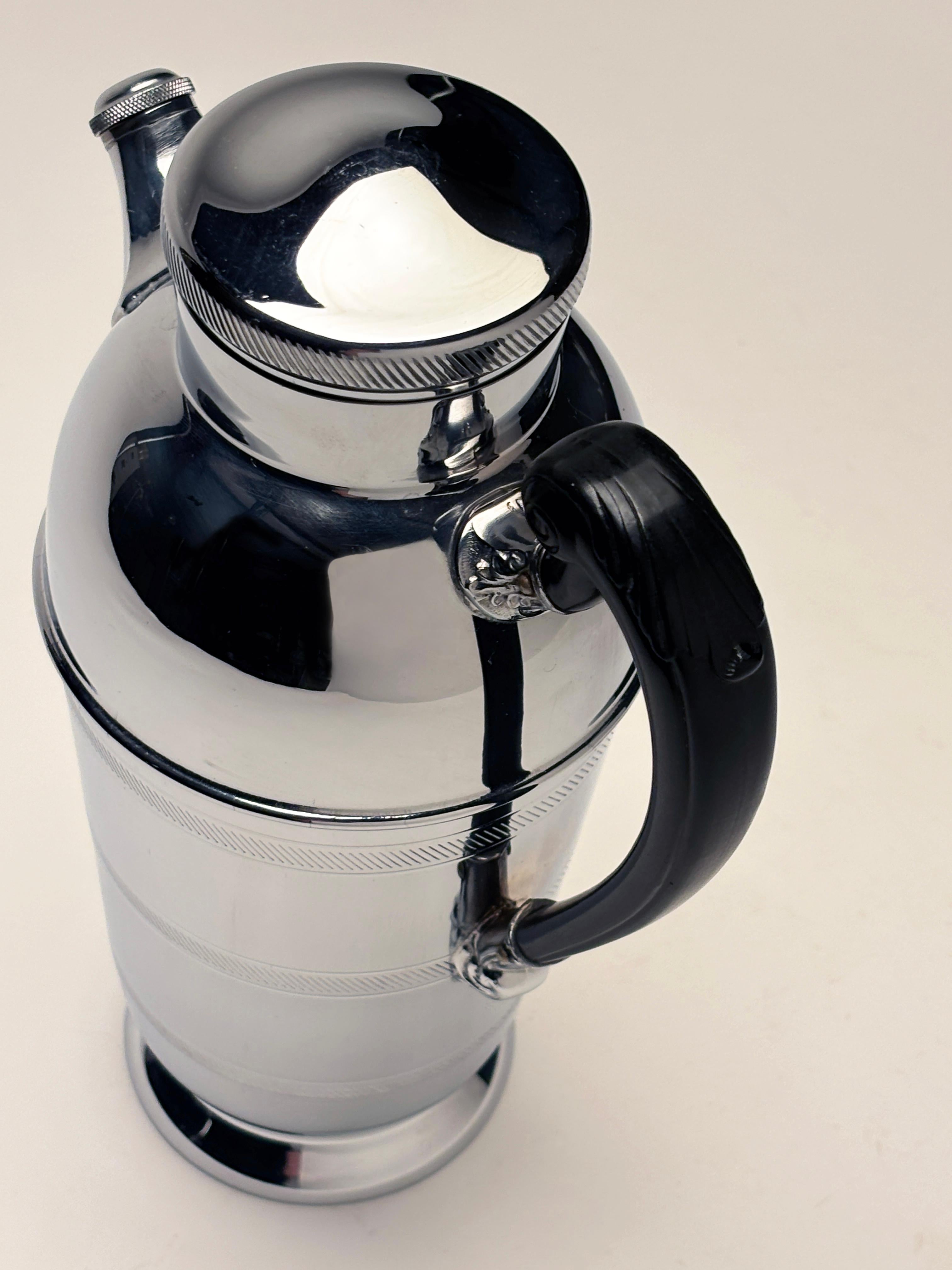 Shaker Art déco des années 1930-1950 avec poignée en bakélite en vente 11