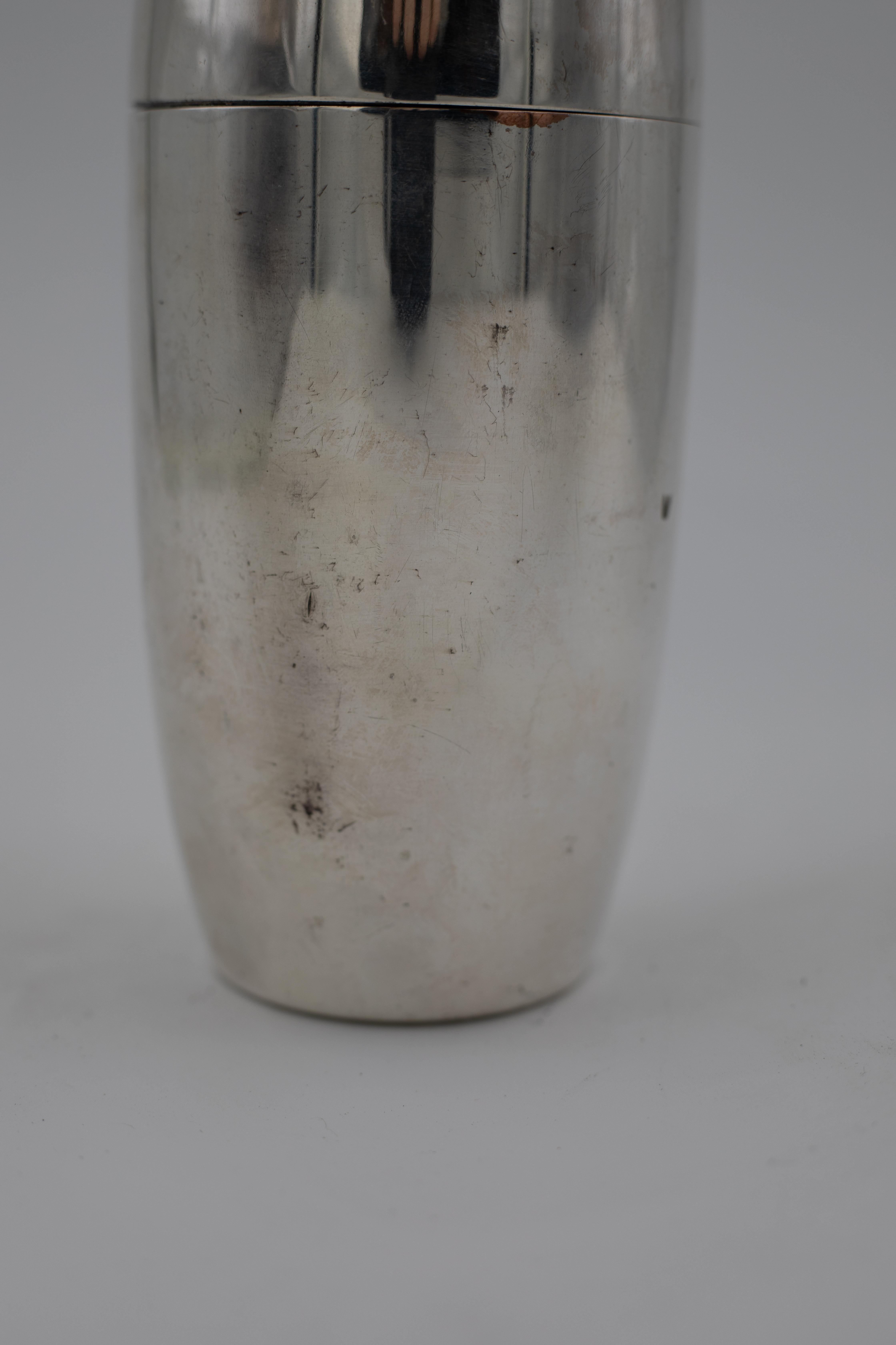 1930s–1950s Silver-Plated Cocktail Shaker – Streamlined Art Deco Form im Zustand „Gut“ im Angebot in North Charleston, SC